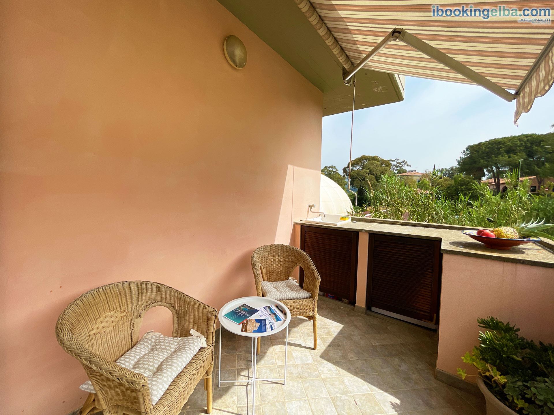 La Perla di Porto Azzurro - Terrazzo con tenda e zona relax