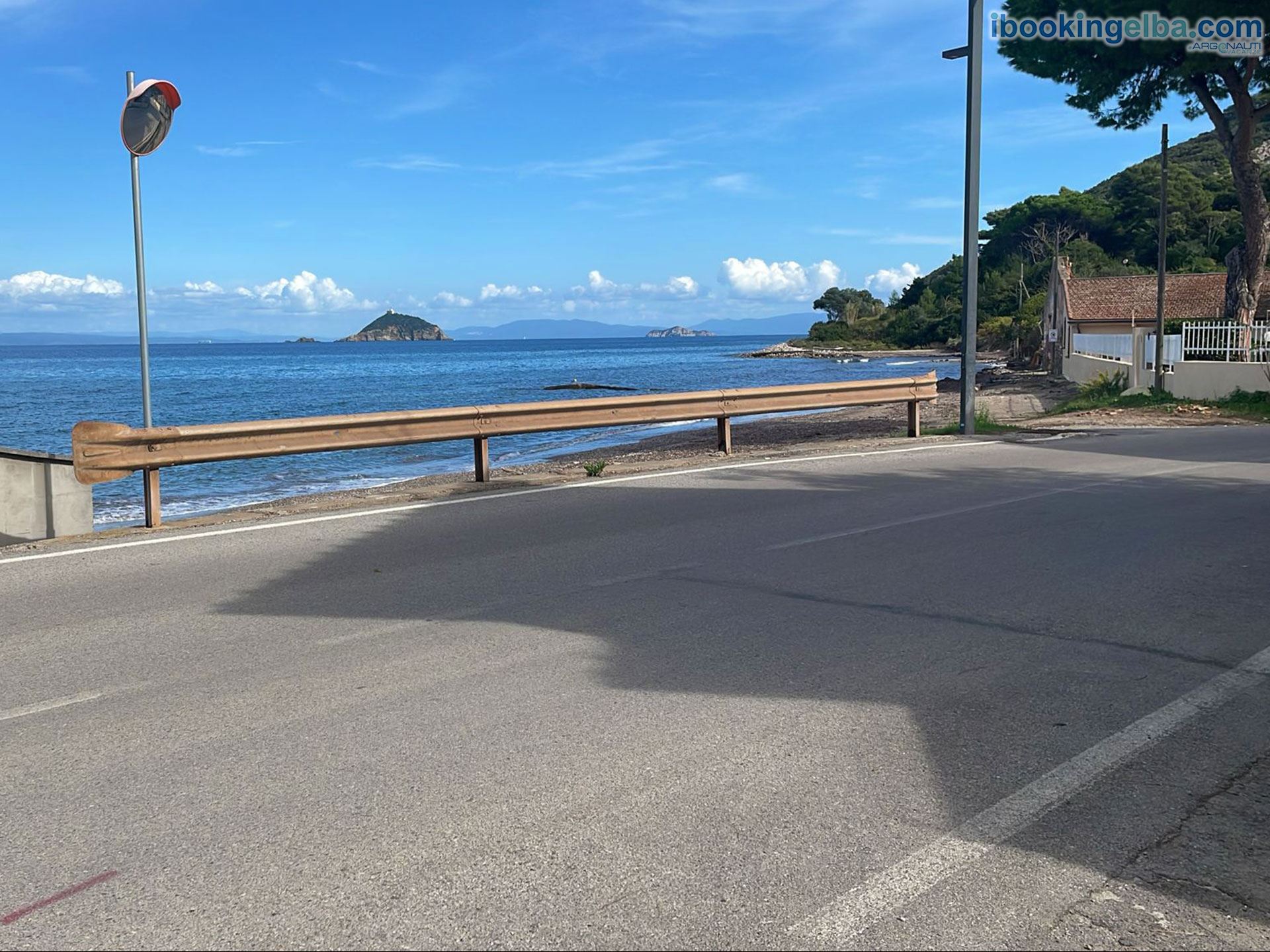 La Perla del Cavo - Vista del mare dalla strada