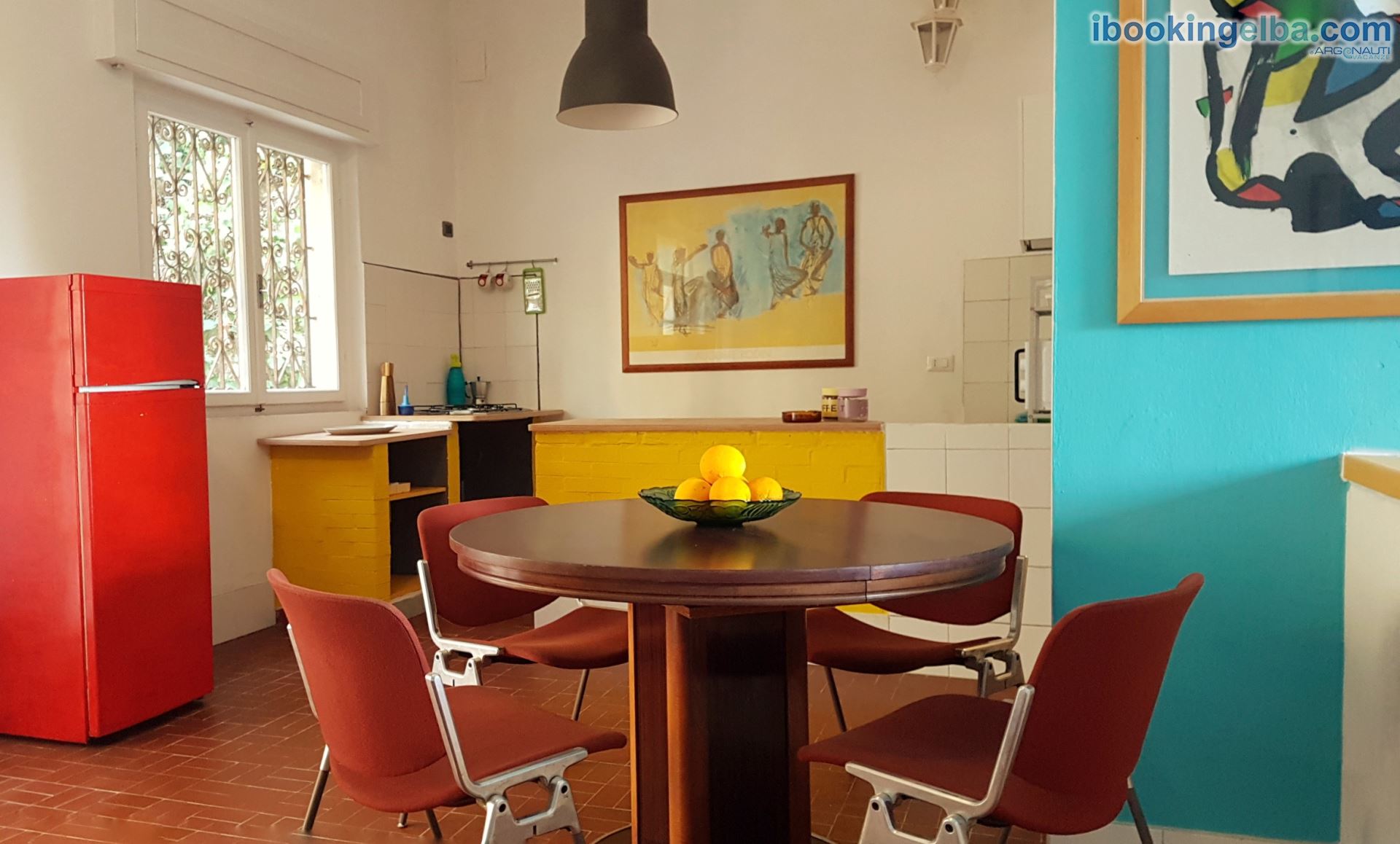 Villa ai Pini - Soggiorno con tavolo da pranzo