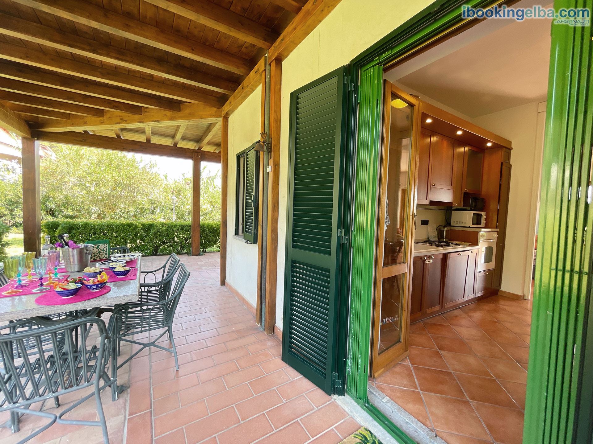 Villa Presaccia - Piano terra - Porticato e Cucina ( Entrata Nord)