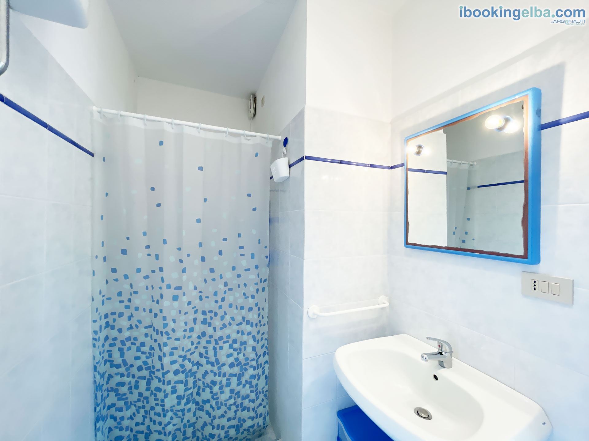 VILLA PORTICCIOLO - (piano terra) - Bagno con doccia