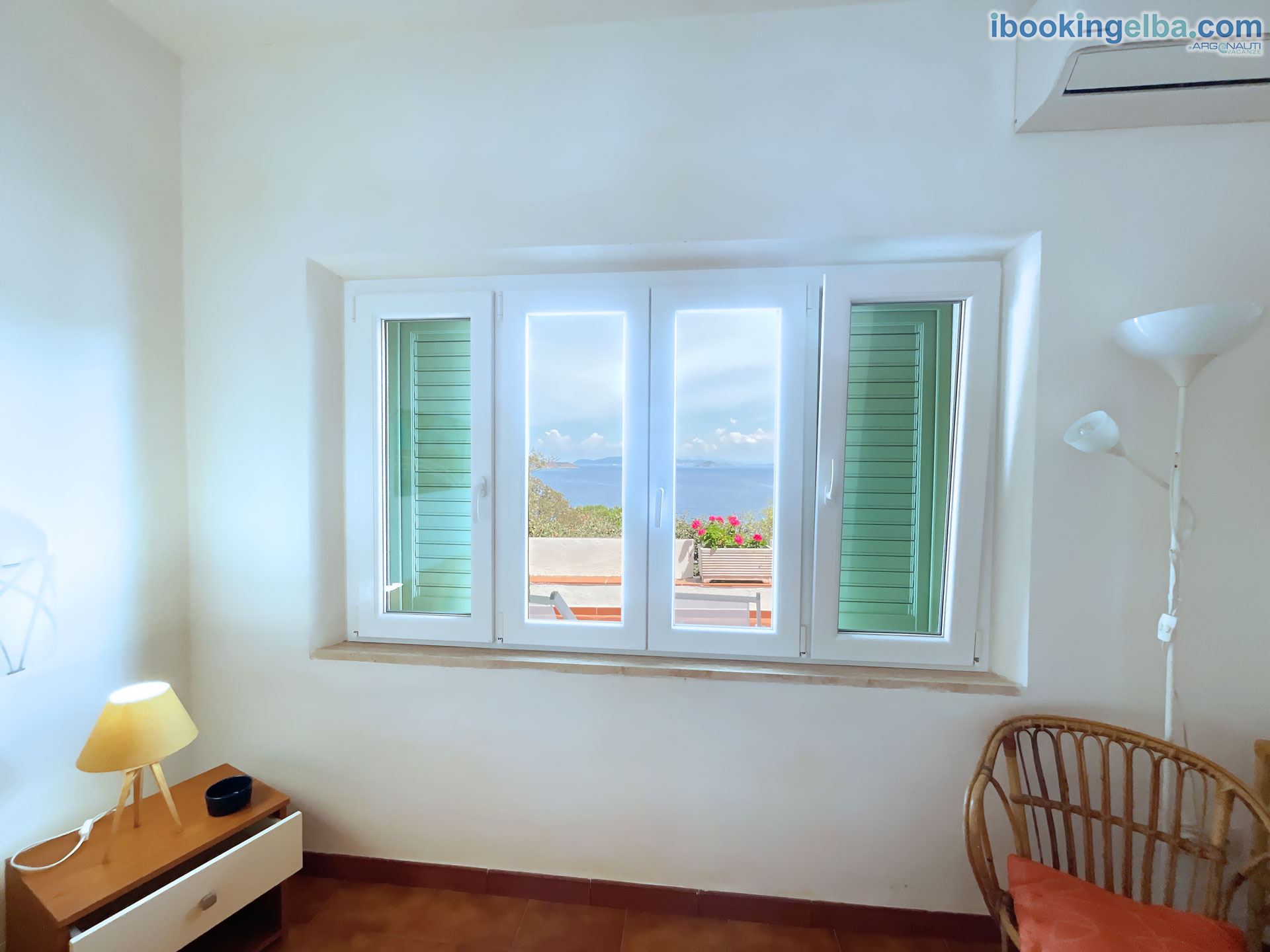 VILLA PORTICCIOLO - (piano terra) - Camera matrimoniale con vista mare