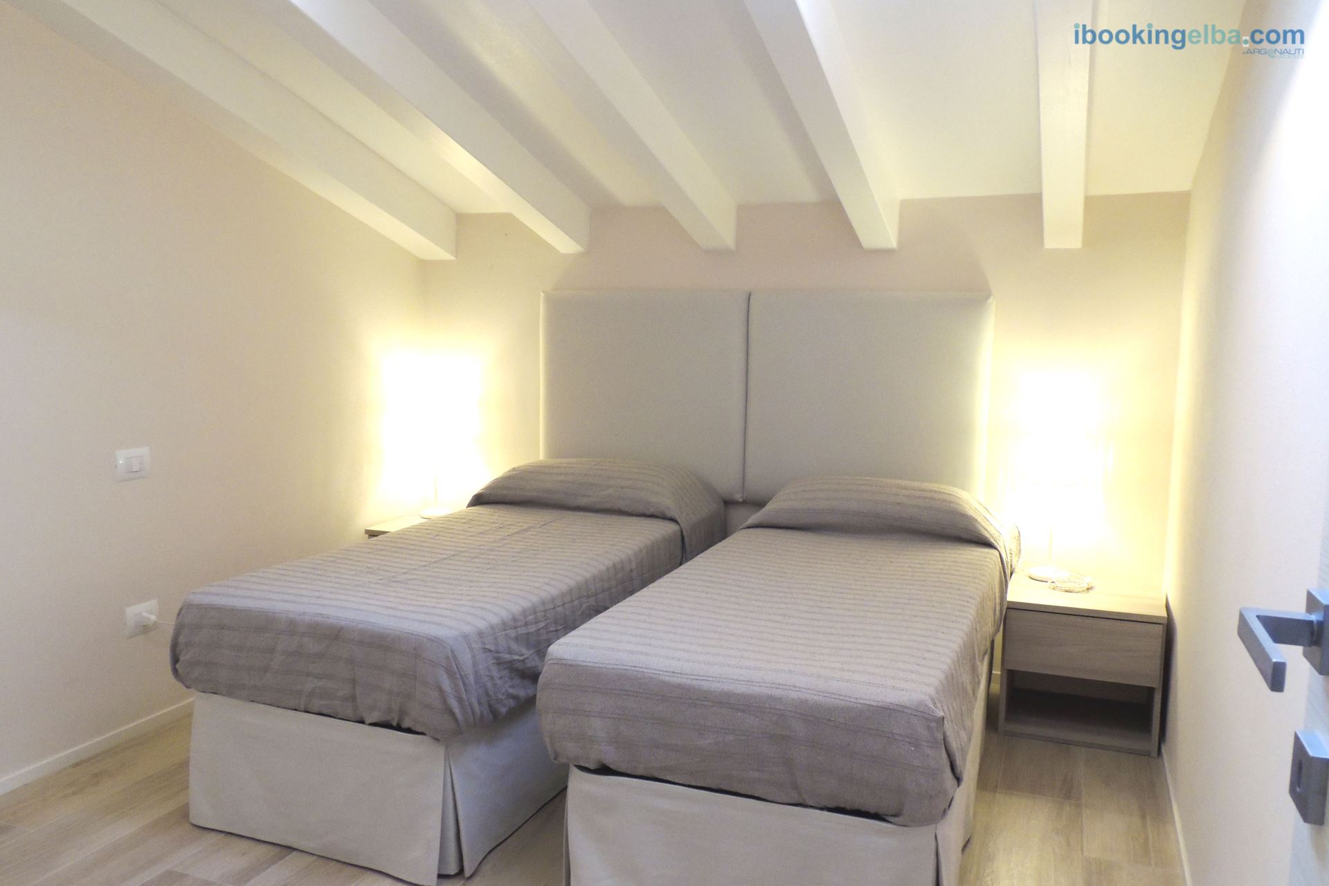Sogno Azzurro - Quadri Deluxe (n°16) Camera doppia con terzo letto pouf