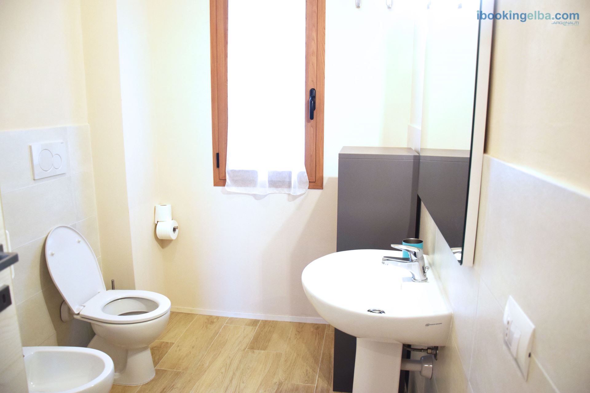 Sogno Azzurro - Quadri Deluxe (n°17) Bagno con box doccia (primo livello)