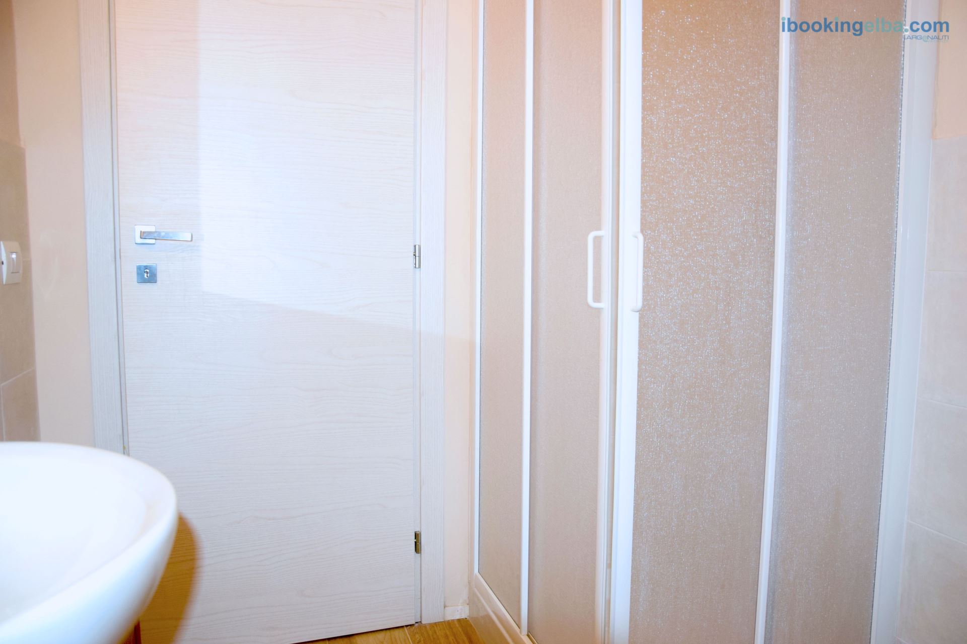 Sogno Azzurro - Quadri Deluxe (n°17) Bagno con box doccia (primo livello)