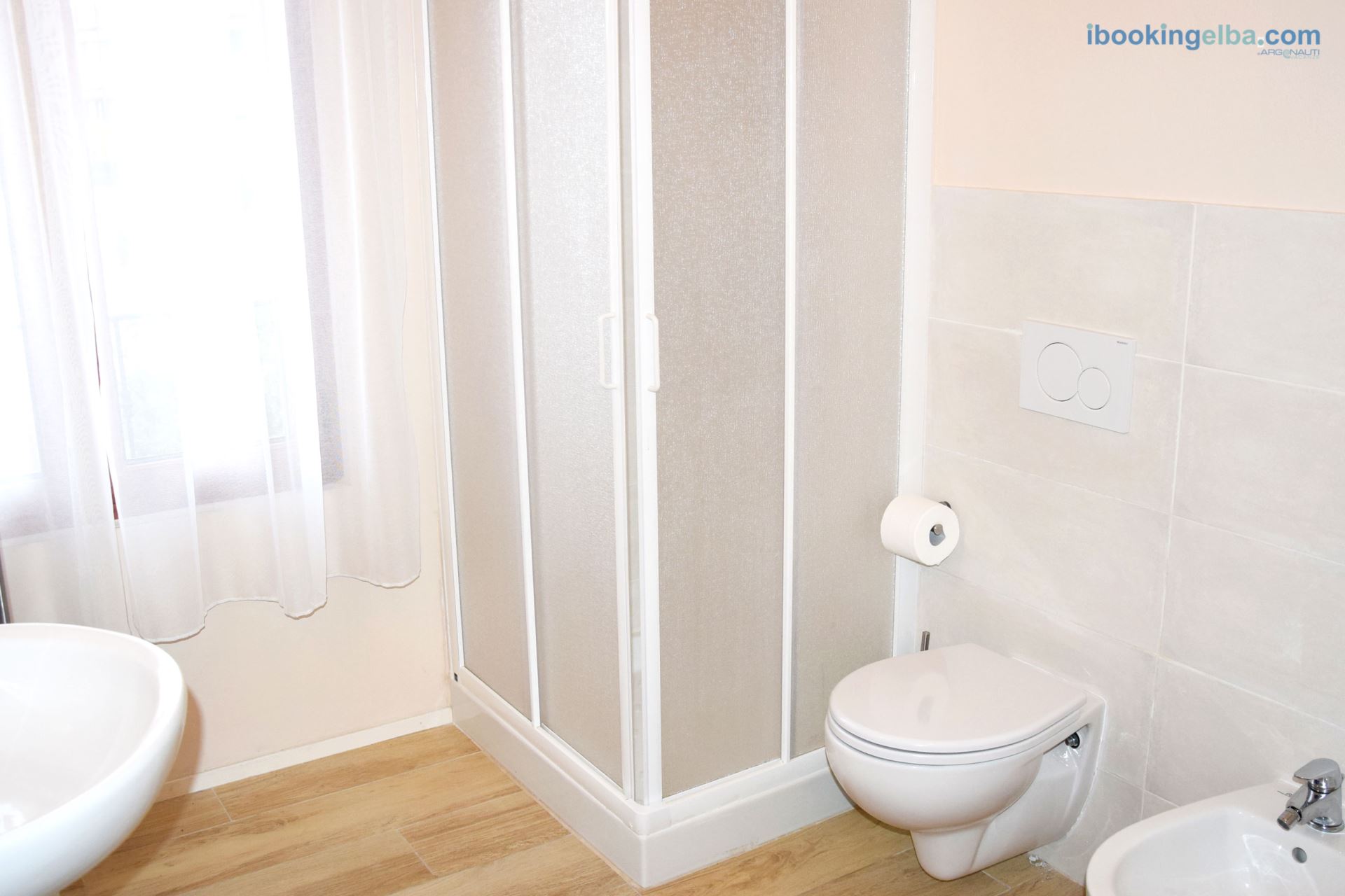 Sogno Azzurro - Quadri Deluxe (n°17) Bagno con box doccia (secondo livello)