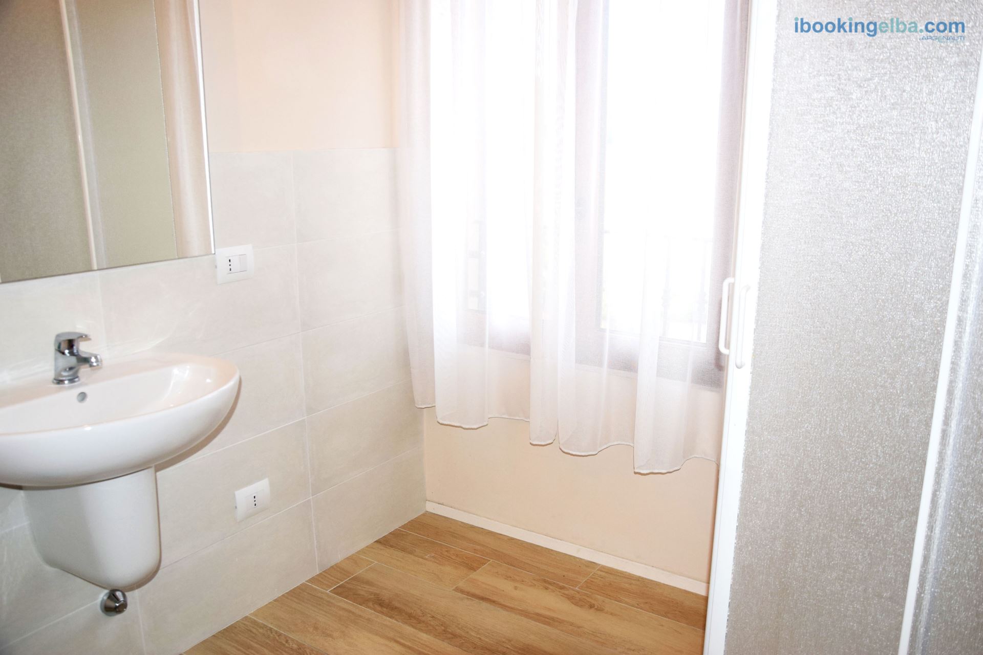 Sogno Azzurro - Quadri Deluxe (n°17) Bagno con Box doccia, al secondo livello