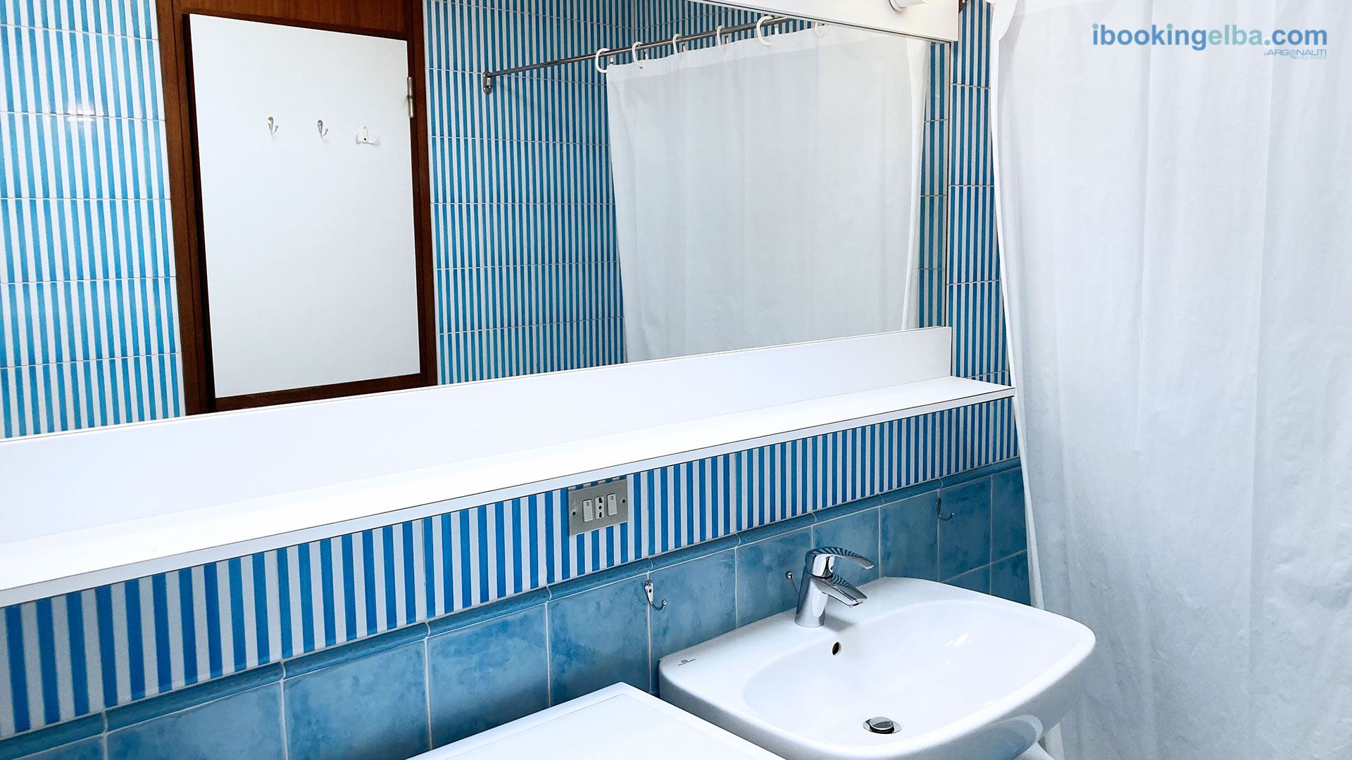 SCAGLIERI MARE - BAGNO CON VASCA - TENDA