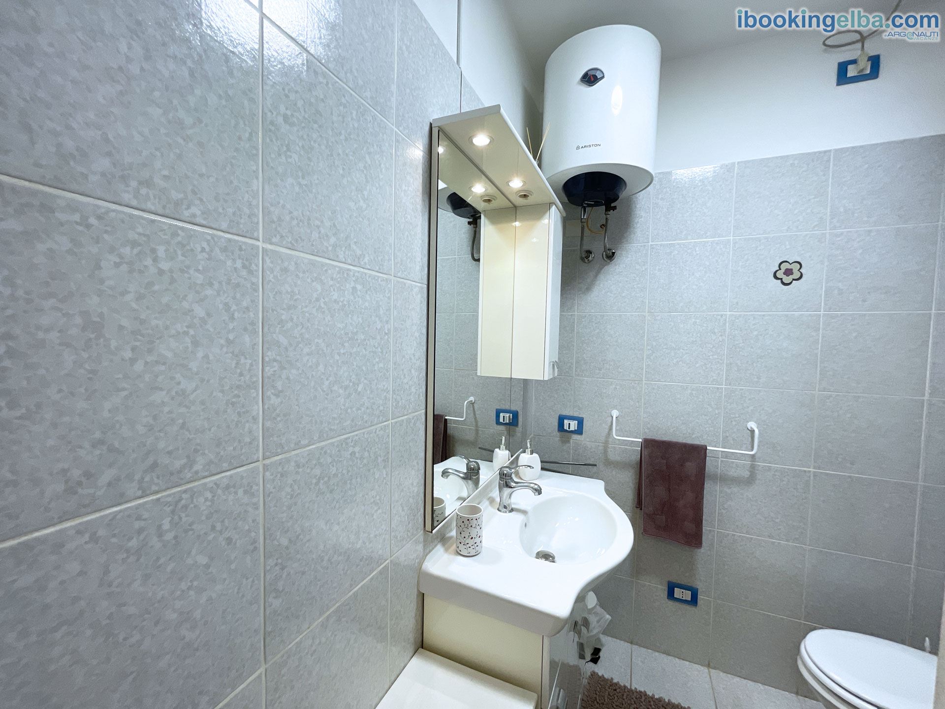 Sunset House - (Primo Piano) Bagno con box doccia