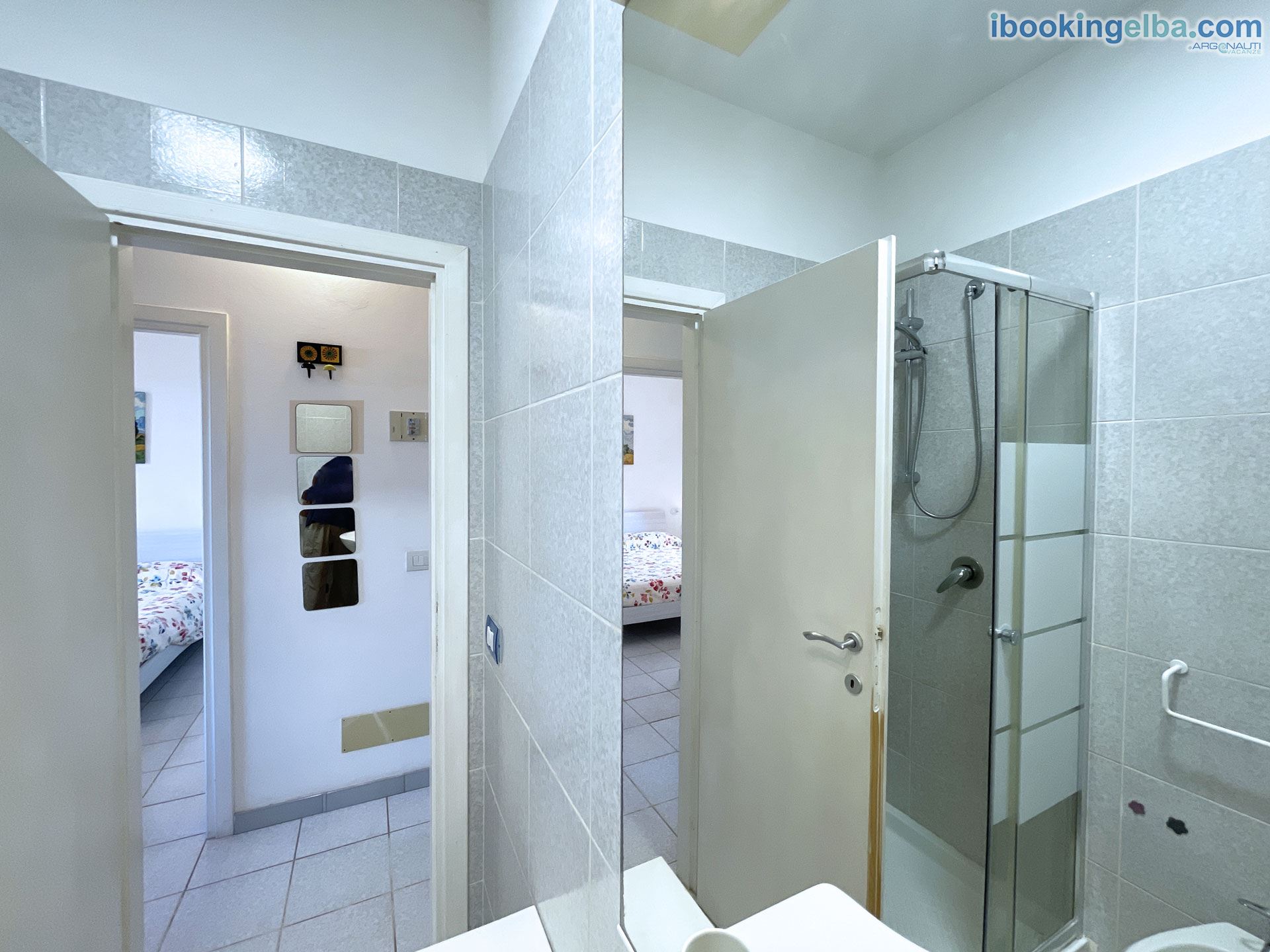 Sunset House - (Primo Piano) Bagno con box doccia