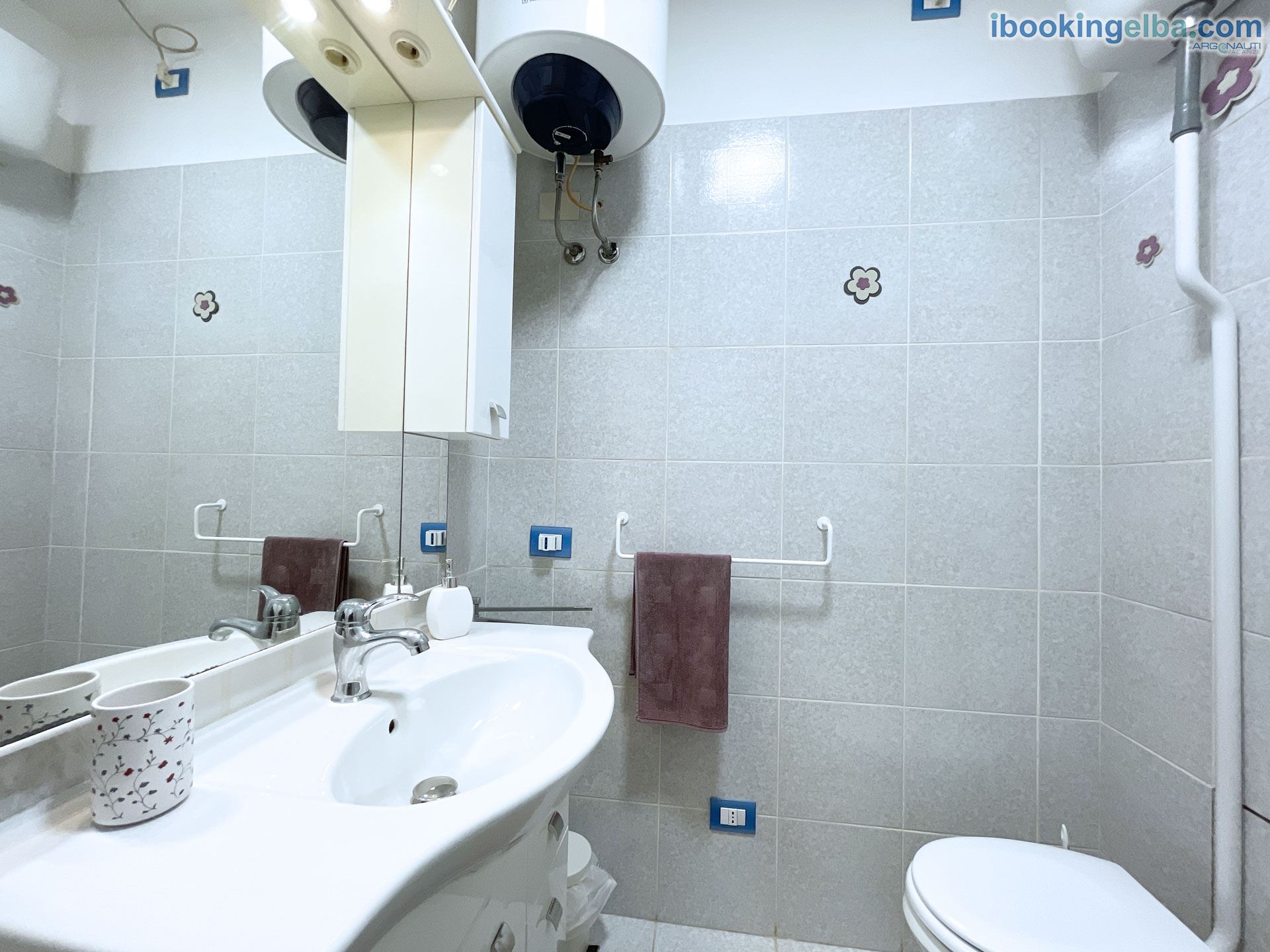 Sunset House - (Primo Piano) Bagno con box doccia