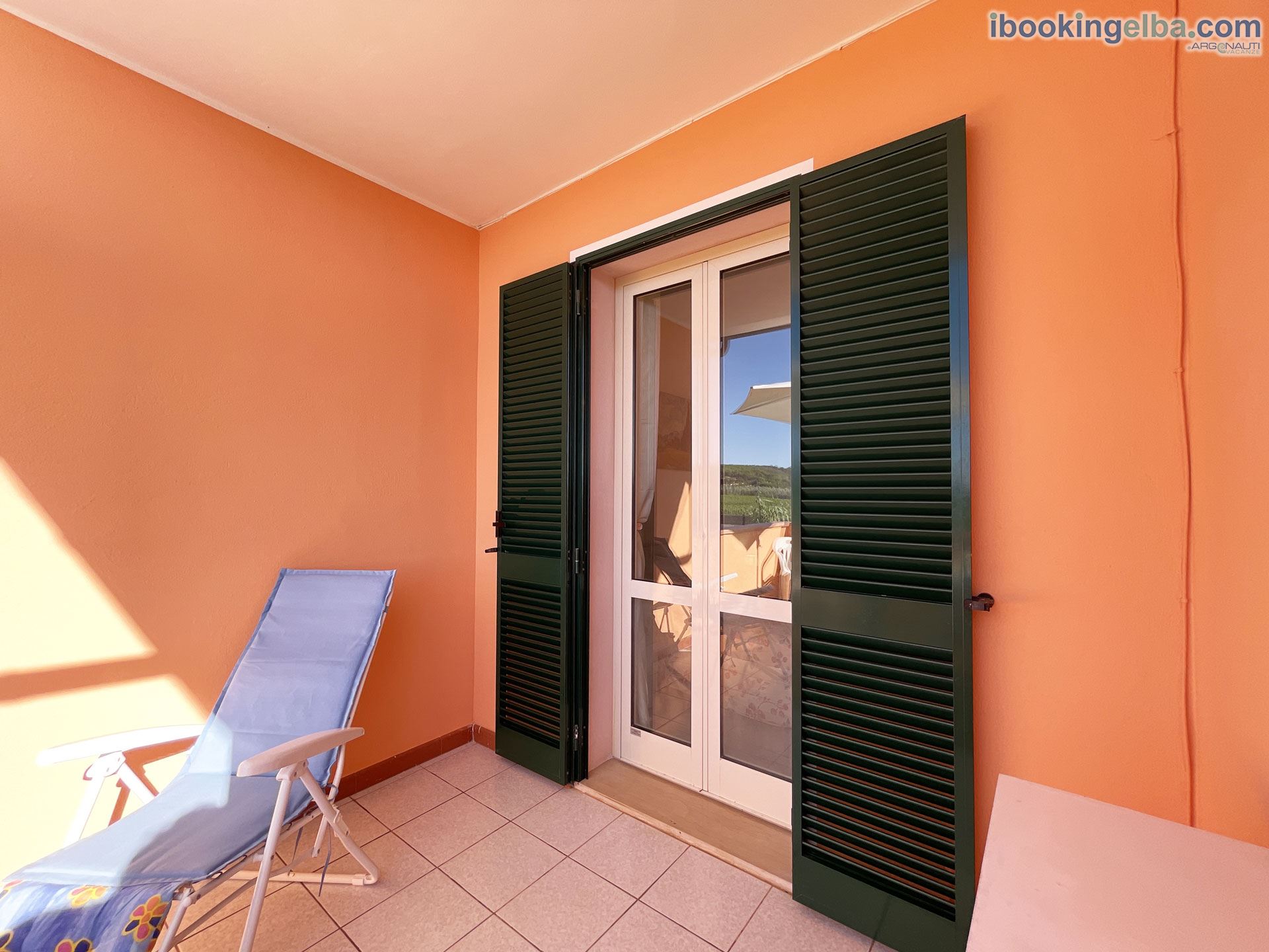 Sunset House - (Primo Piano) porta a vetro della camera matrimoniale sulla terrazza