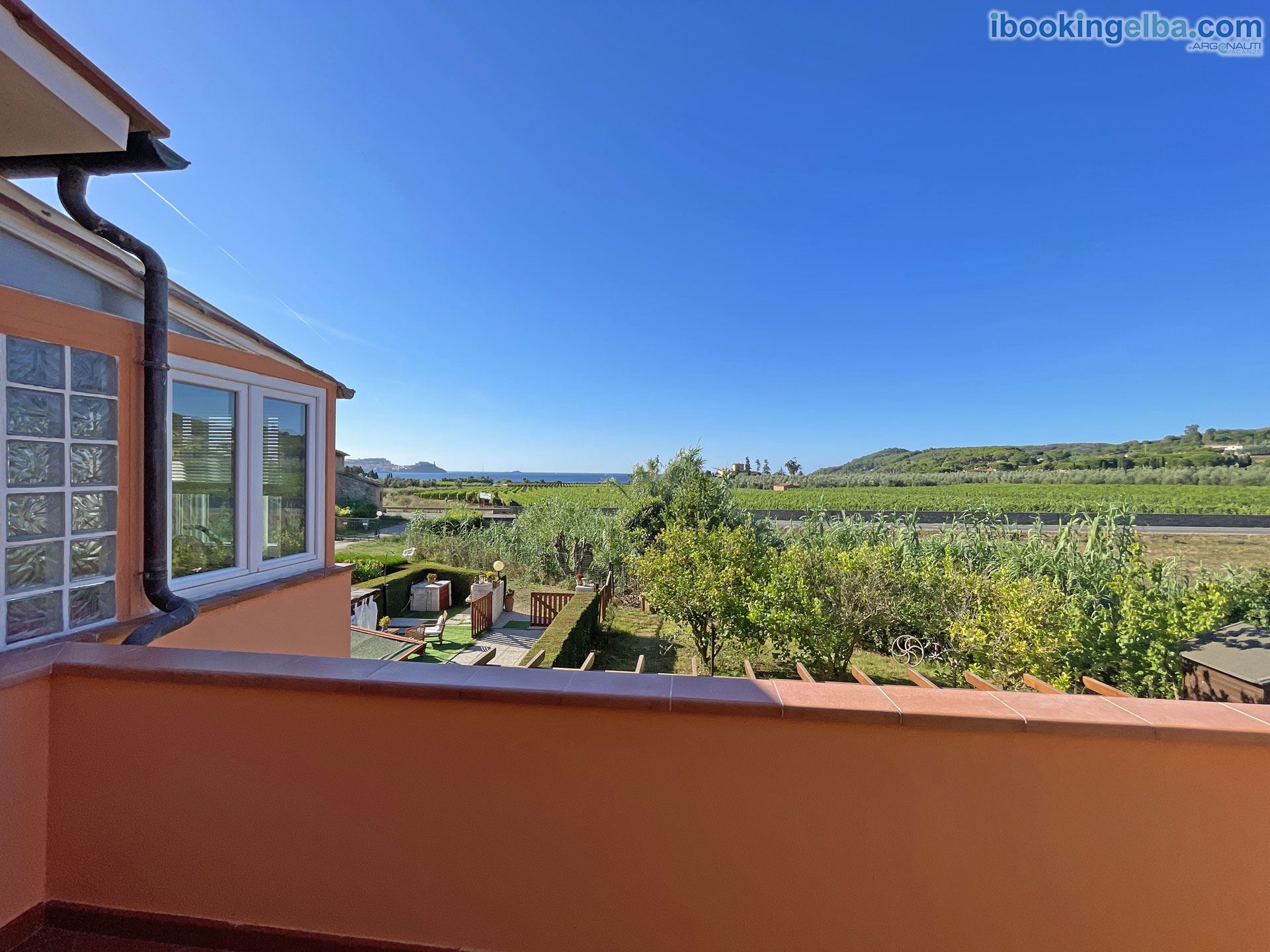Sunset House - (Primo Piano) Terrazza con vista sulla campagna e sul mare