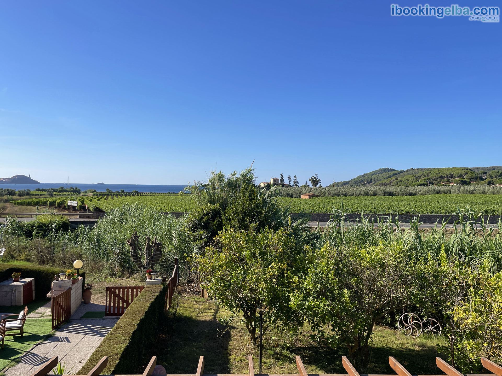 Sunset House - (Primo Piano) Terrazza con vista sulla campagna e sul mare