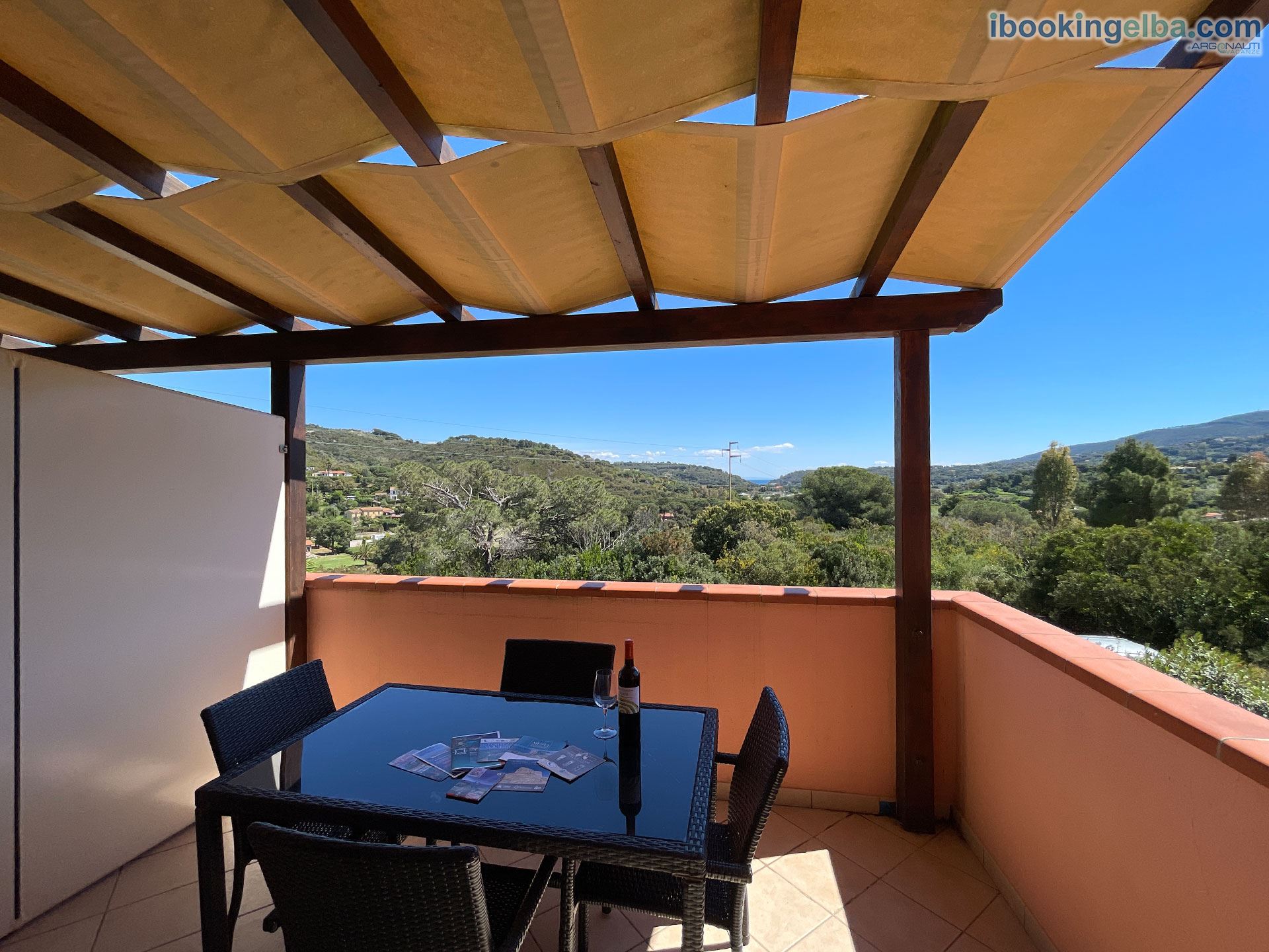 La Risacca - Trilocale Vista Mare - Terrazzo abitabile con tavolino e sedieerrazzo
