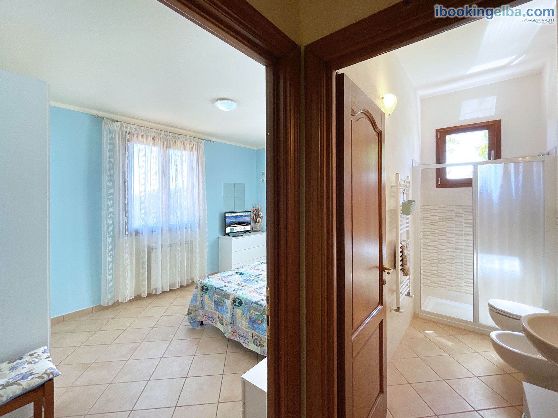 La Risacca - Trilocale Vista Mare - Vista del bagno e della camera dal corridoio