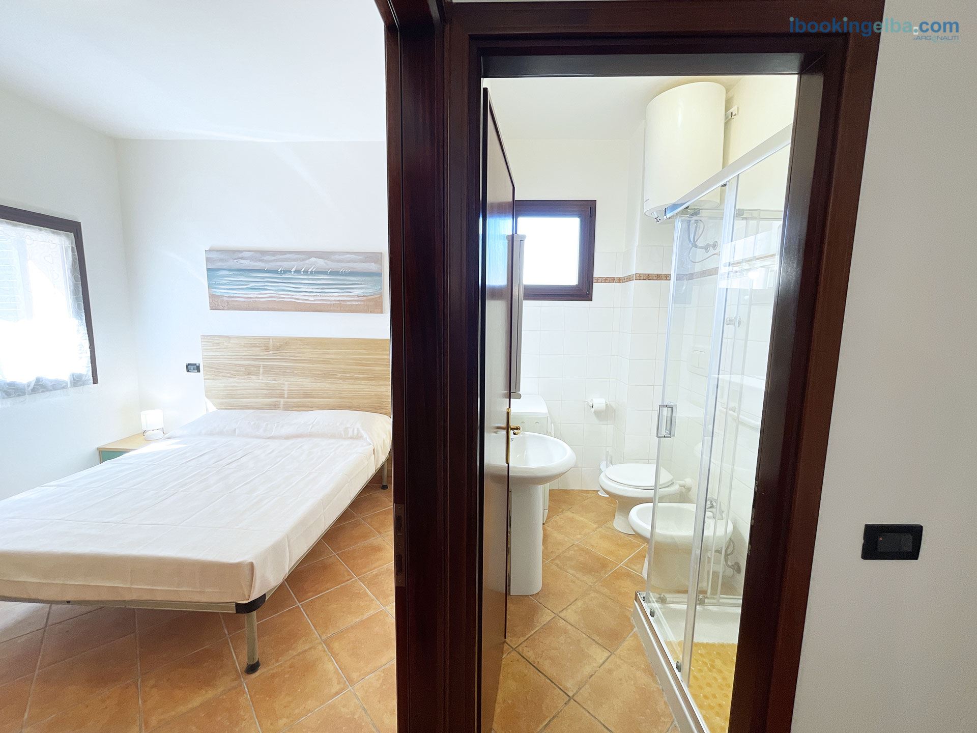Casa Vanni - Vista dal corridoio d'ingresso della Camera Matrimoniale e del Bagno