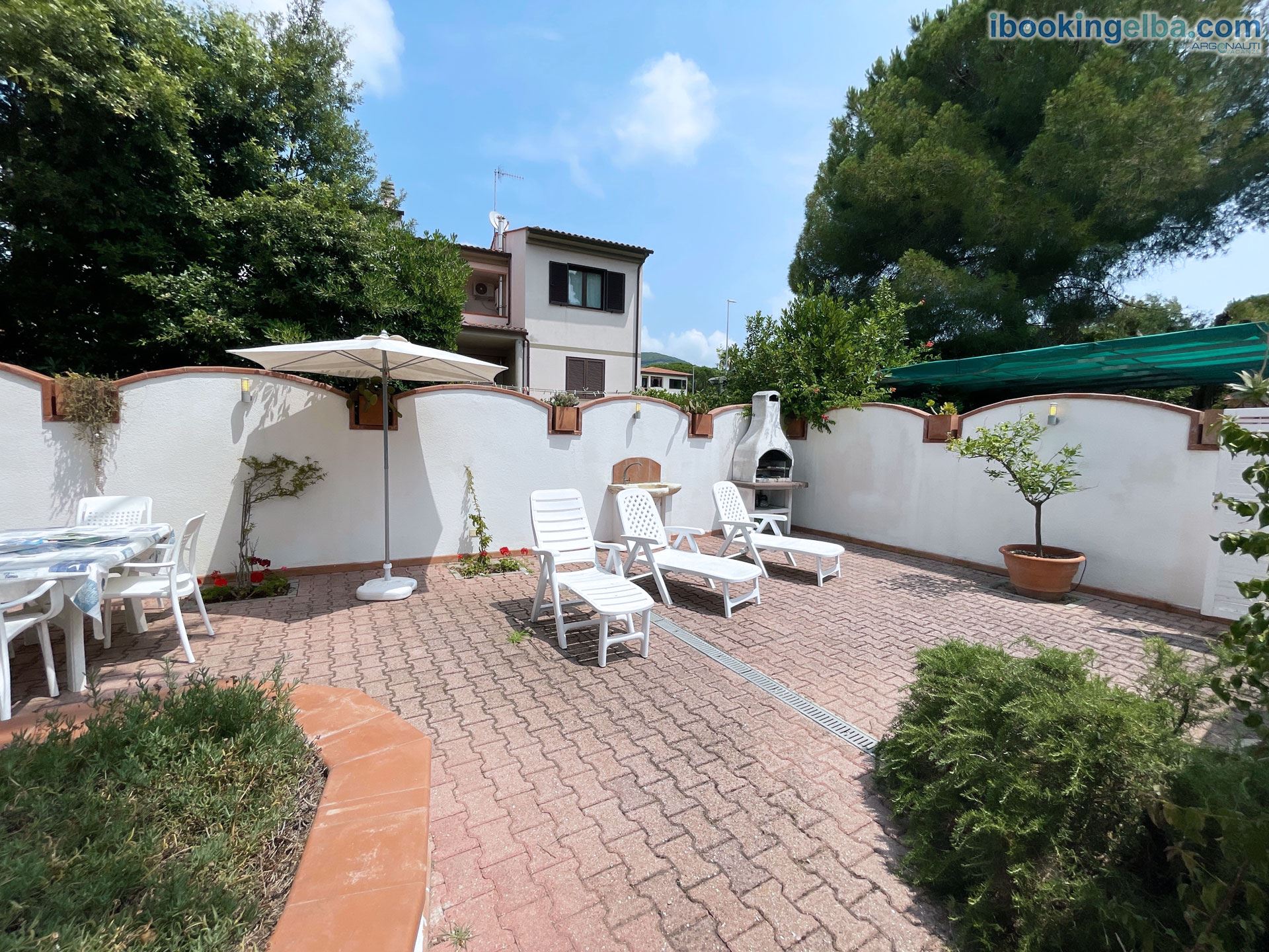 Villa Aenas - Dependance - patio attrezzato con Barbecue
