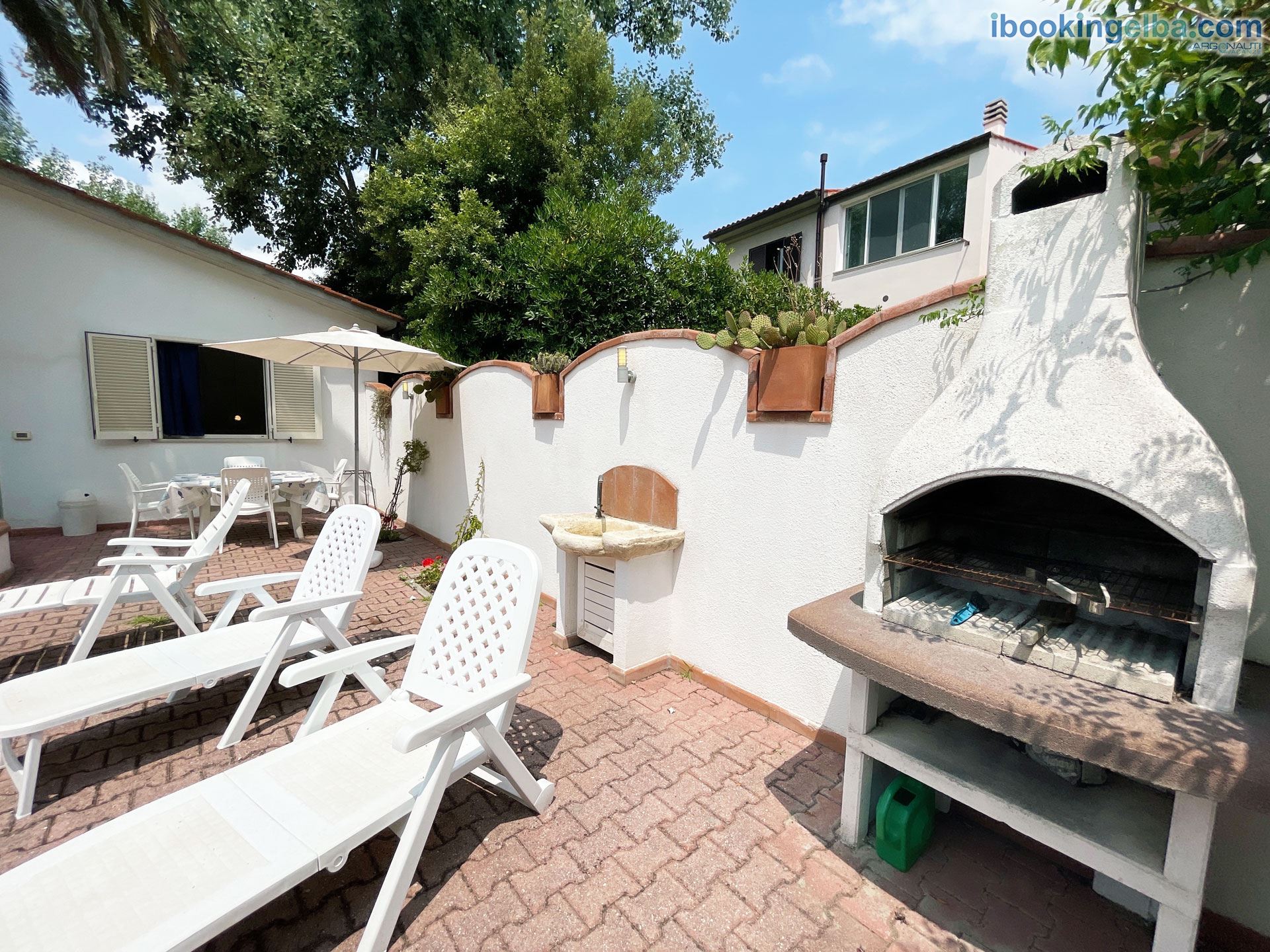 Villa Aeneas - Dependance - patio attrezzato con Barbecue
