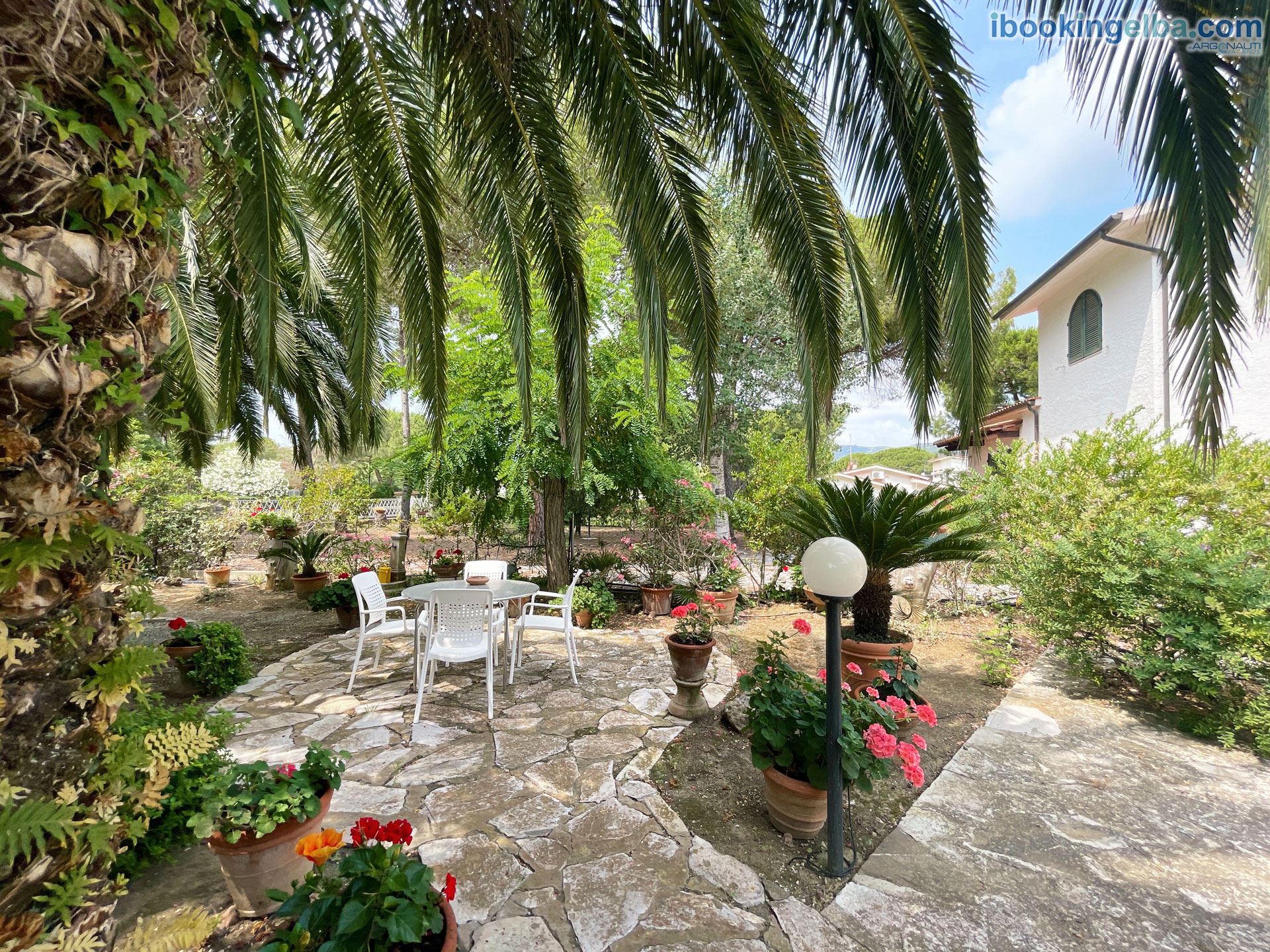 Villa Aeneas - Corpo Centrale - ingresso dal Giardino