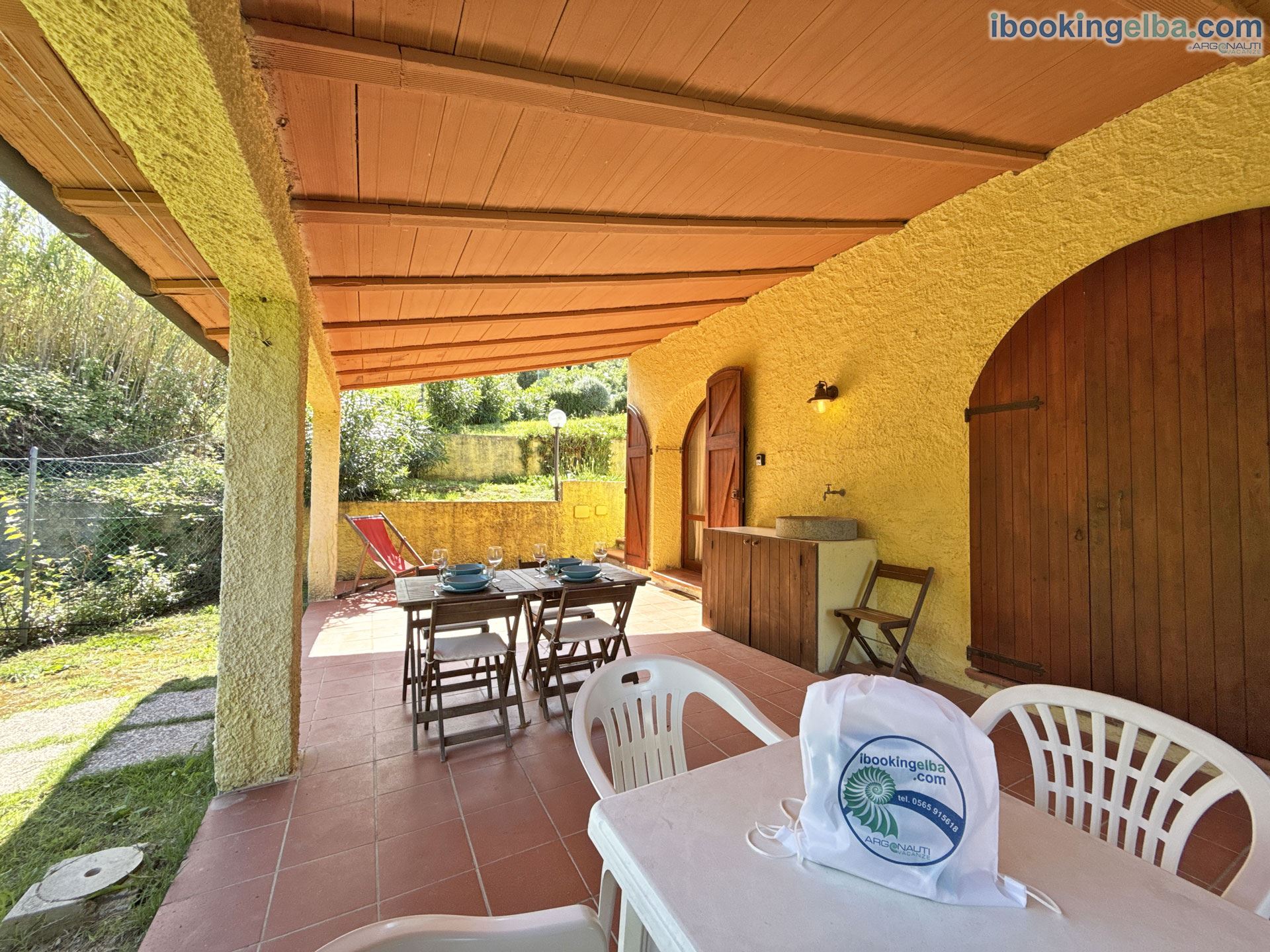 Villetta Redinoce - Veranda con barbecue e zona pranzo attrezzata