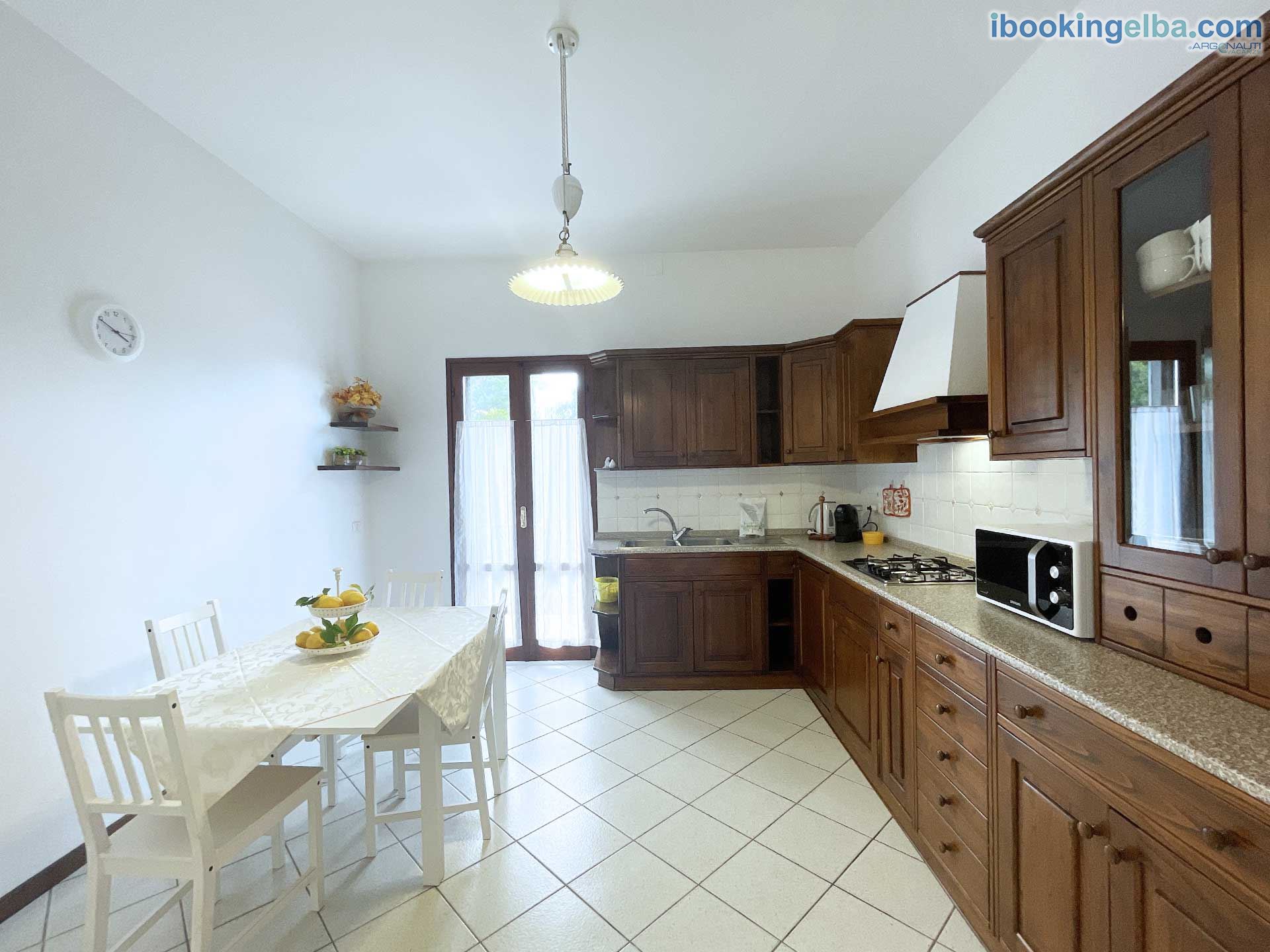 VILLA BEL PANORAMA - PRIMO PIANO - CUCINA CON ZONA PRANZO