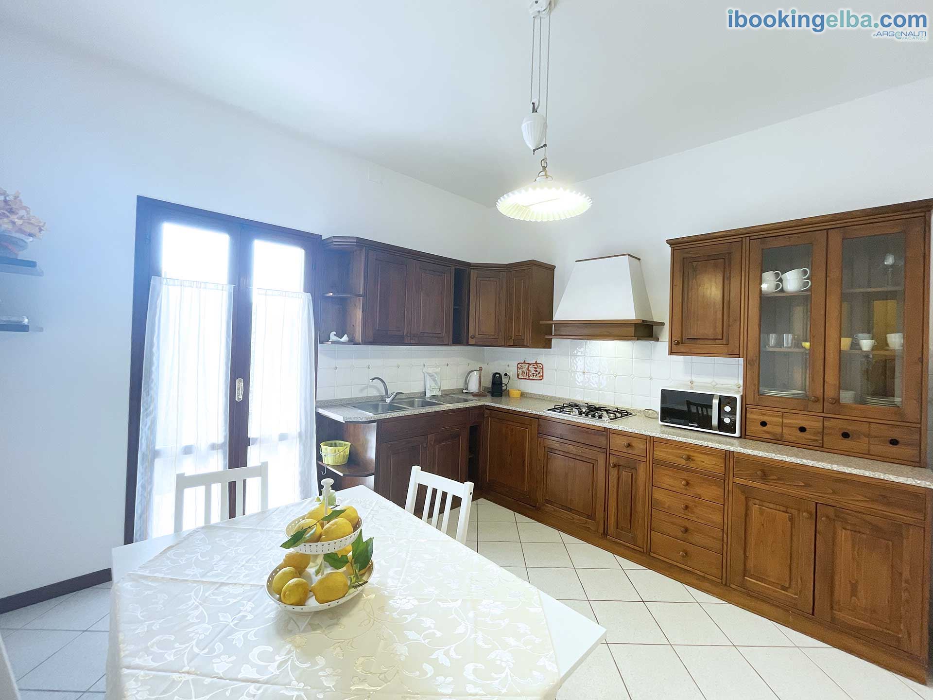 VILLA BEL PANORAMA - PRIMO PIANO - CUCINA CON ZONA PRANZO