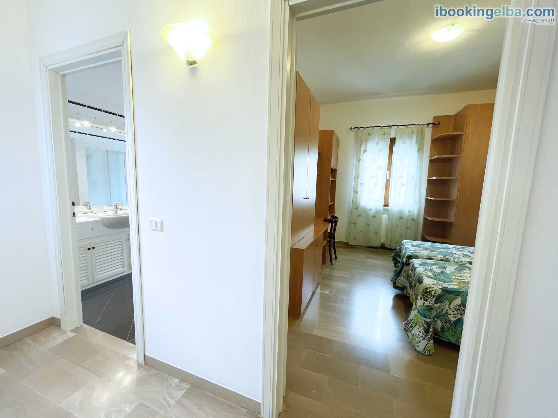 VILLA BEL PANORAMA - PRIMO PIANO - CORRIDOIO 2 -  CAMERA DOPPIA - BAGNO 1