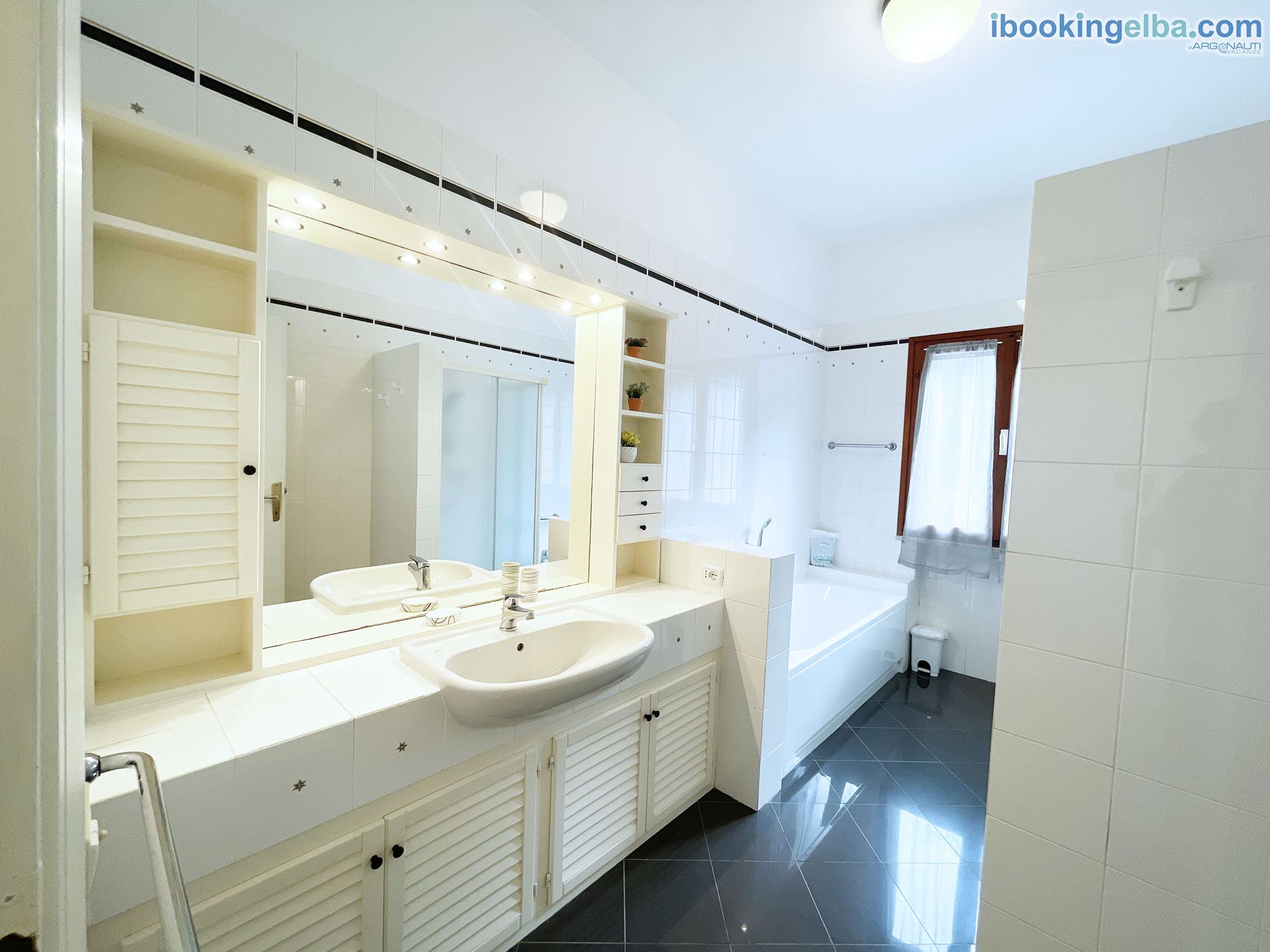 VILLA BEL PANORAMA - PRIMO PIANO - BAGNO 1 CON BOX DOCCIA E VASCA