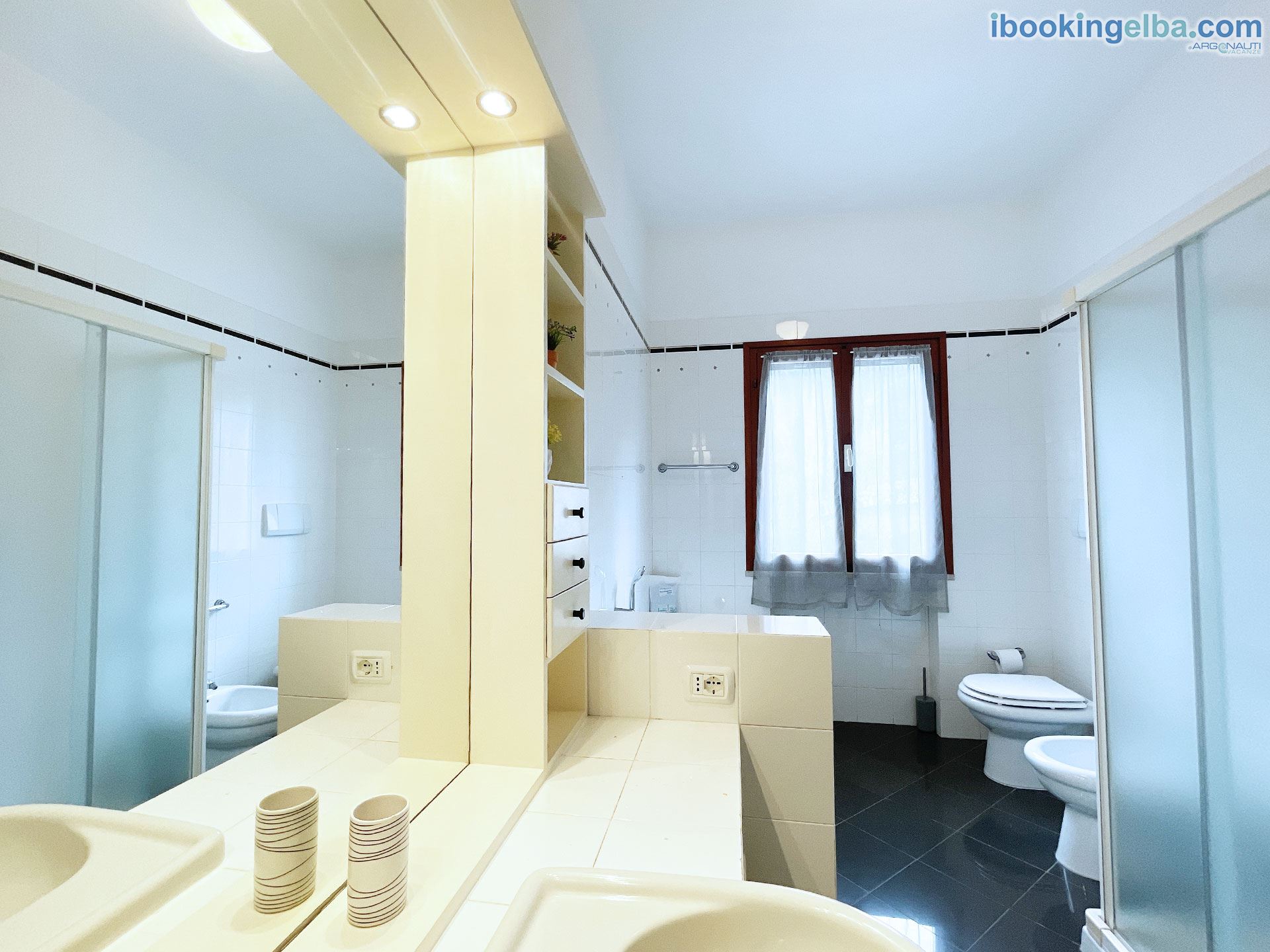 VILLA BEL PANORAMA - PRIMO PIANO - BAGNO 1 CON BOX DOCCIA E VASCA