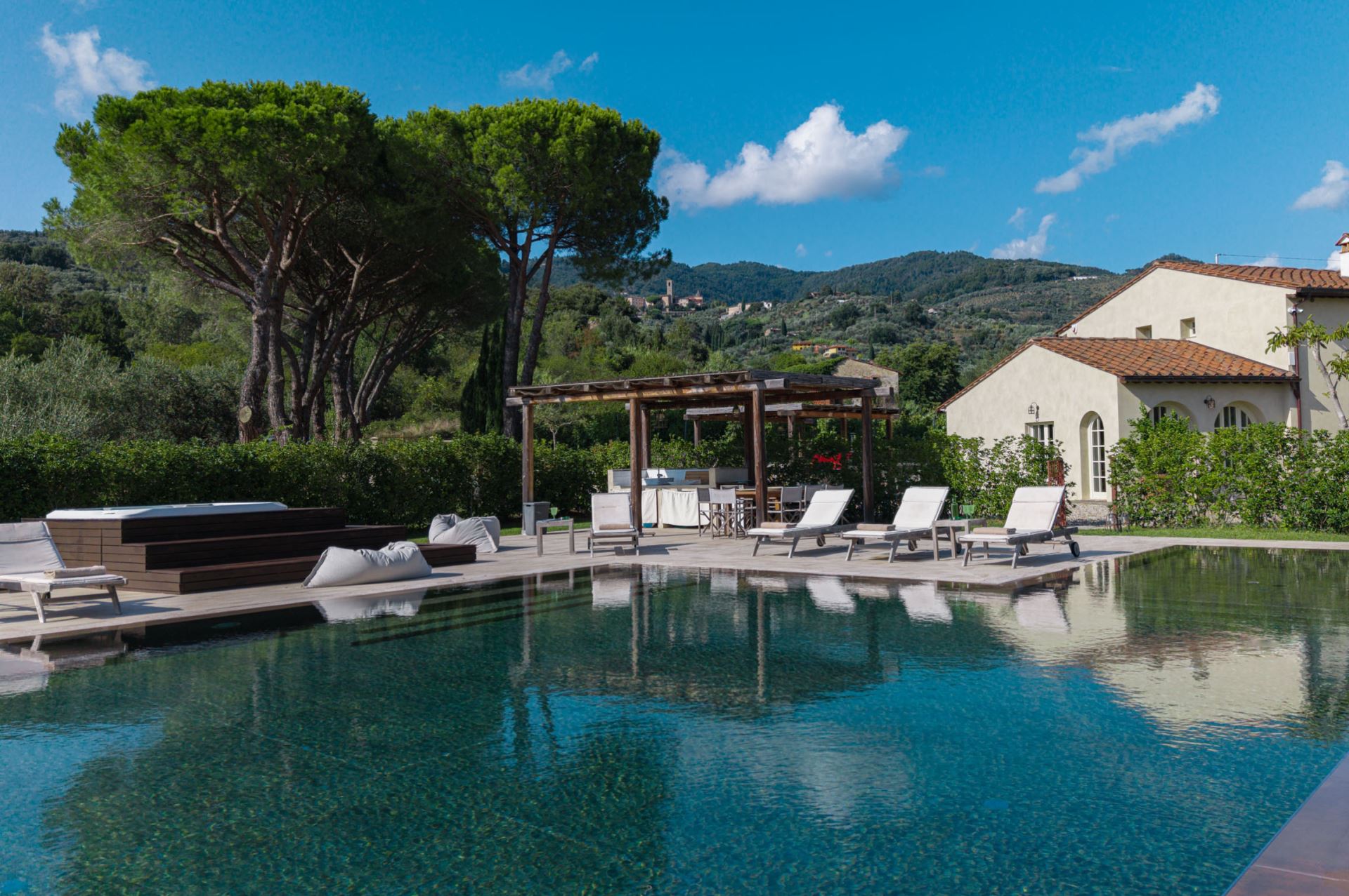 VILLA CREMA