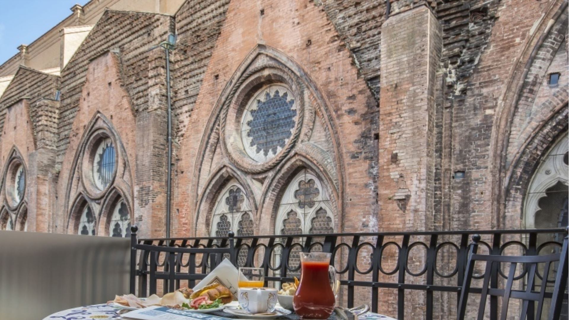 ART HOTEL COMMERCIANTI