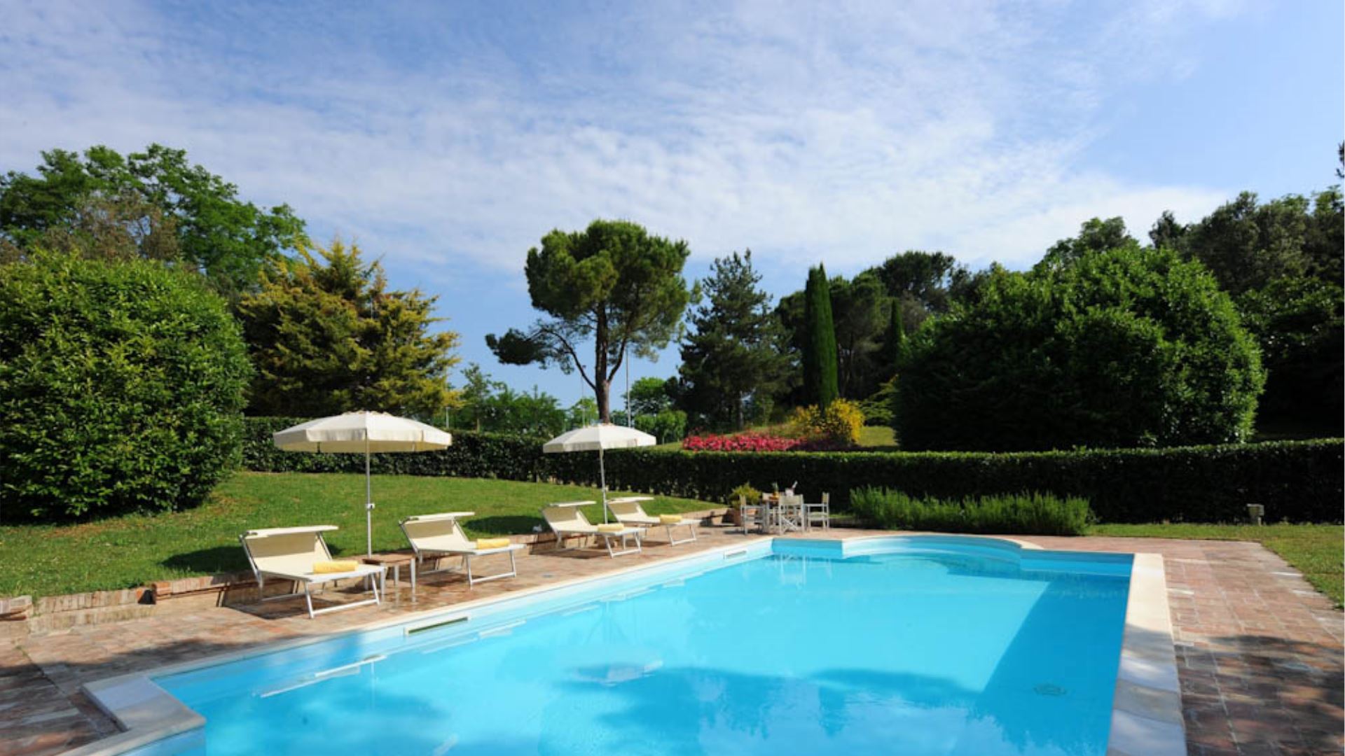 VILLA DEL TOMBOLO VILLA + CASOLARE