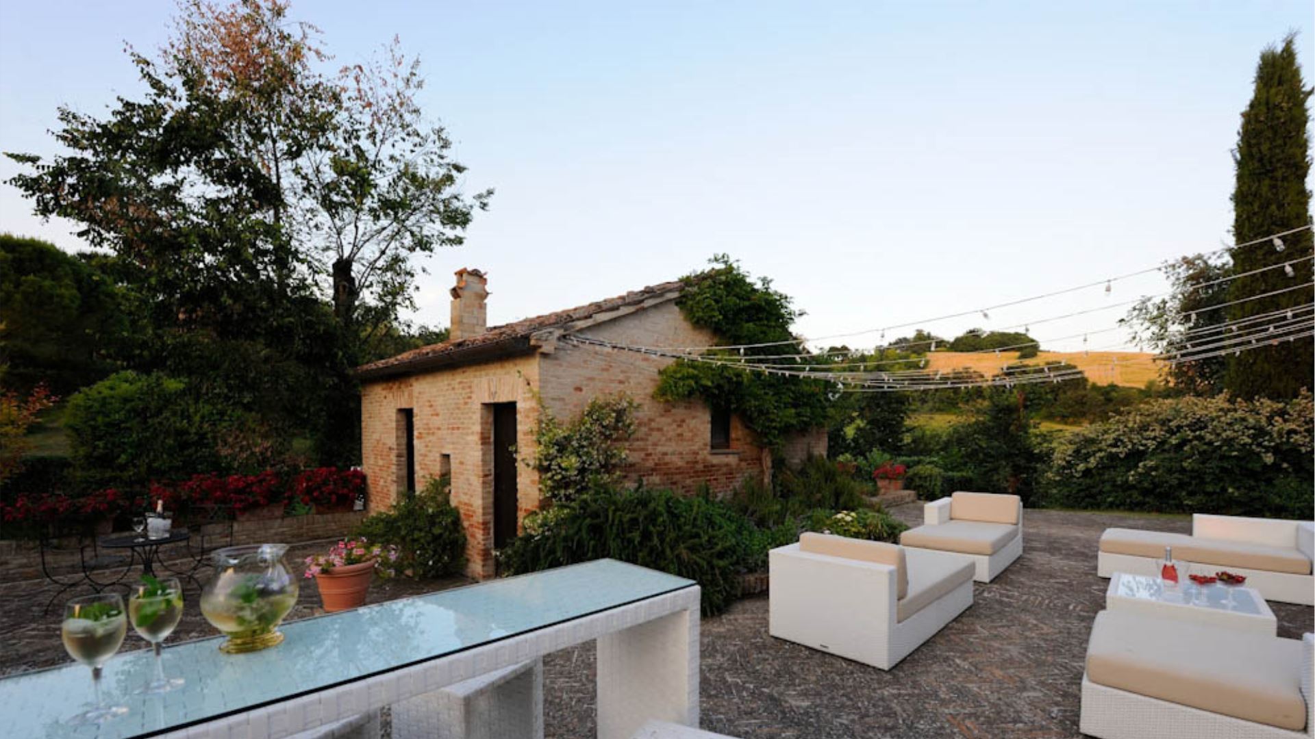 VILLA DEL TOMBOLO VILLA + CASOLARE