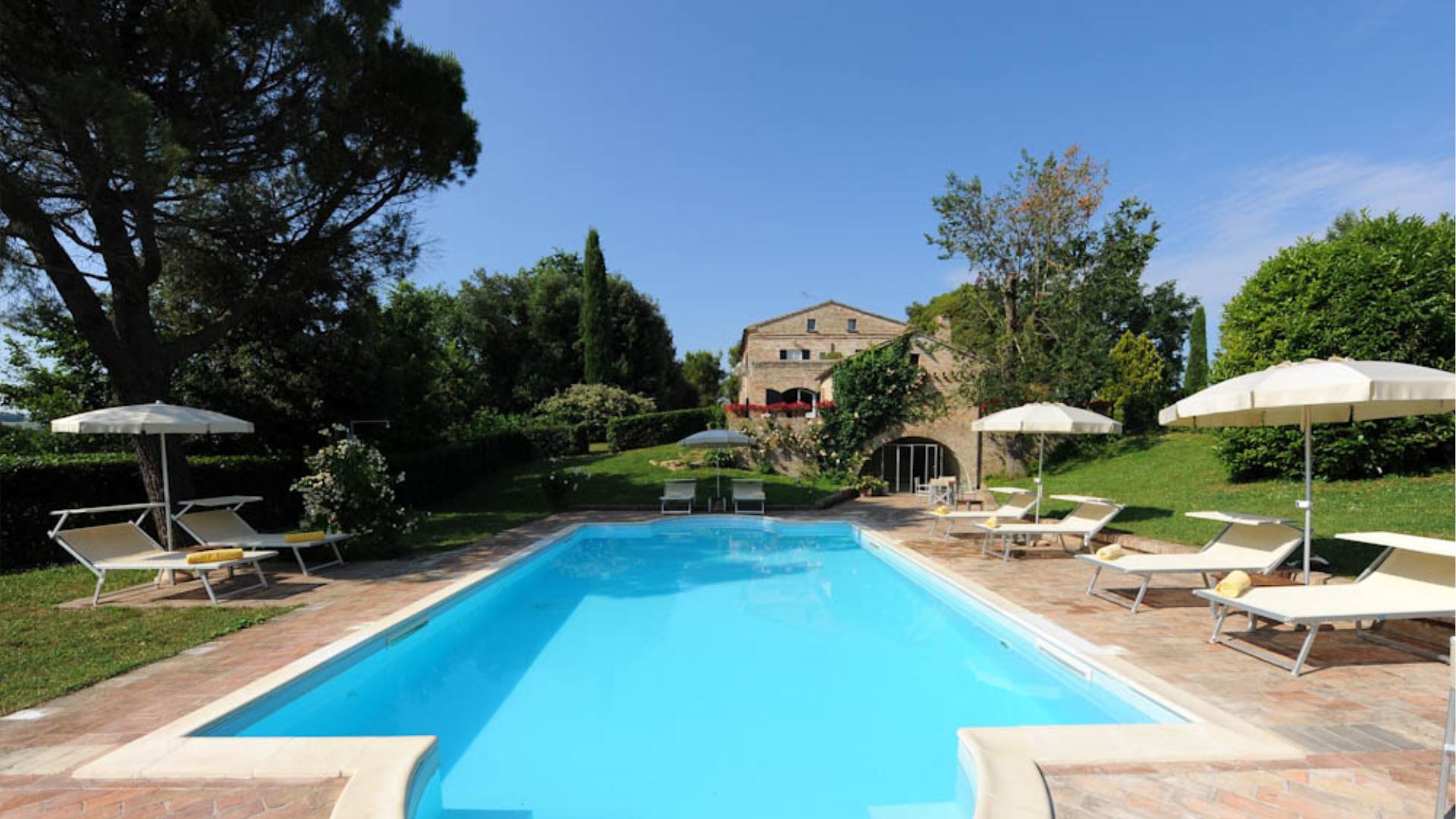 VILLA DEL TOMBOLO VILLA + CASOLARE