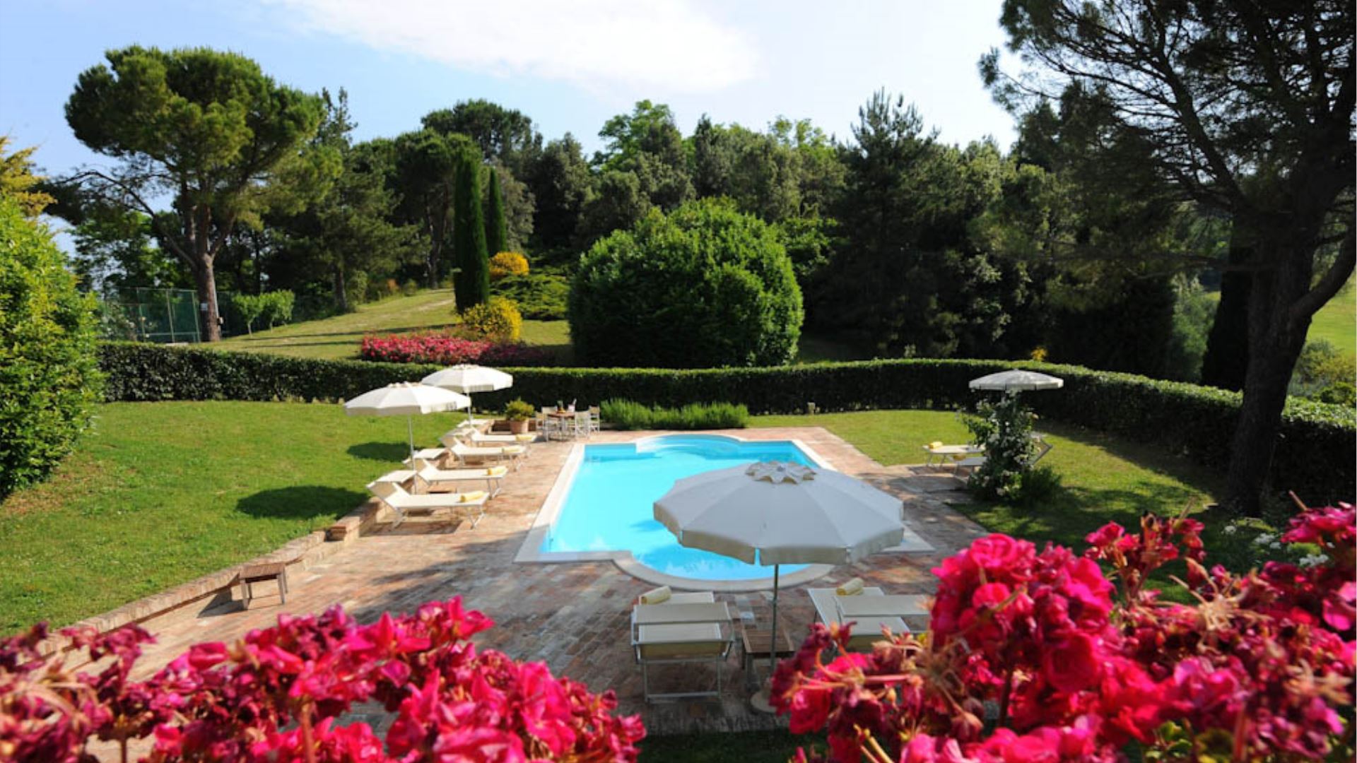 VILLA DEL TOMBOLO VILLA + CASOLARE