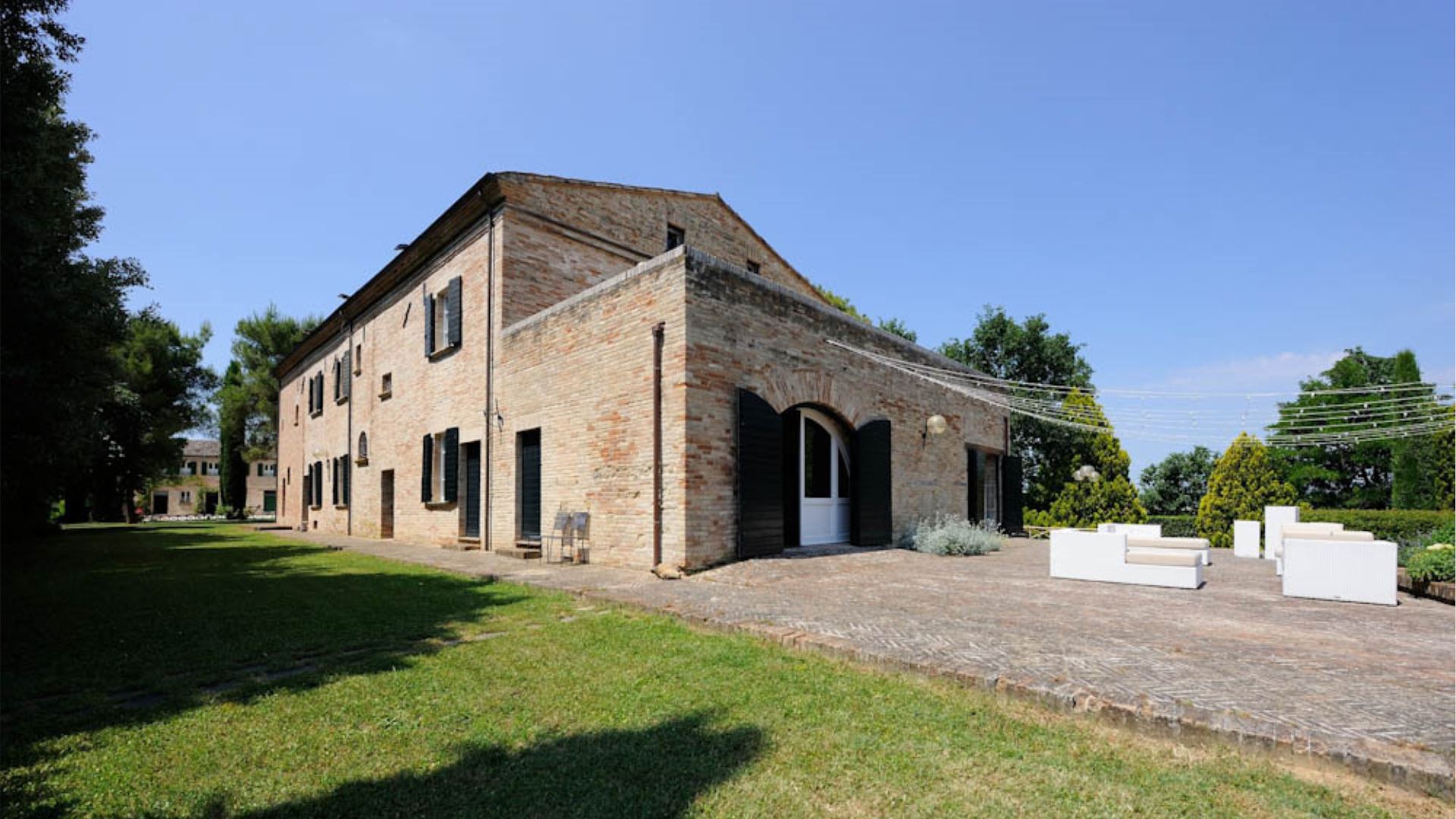 VILLA DEL TOMBOLO VILLA + CASOLARE