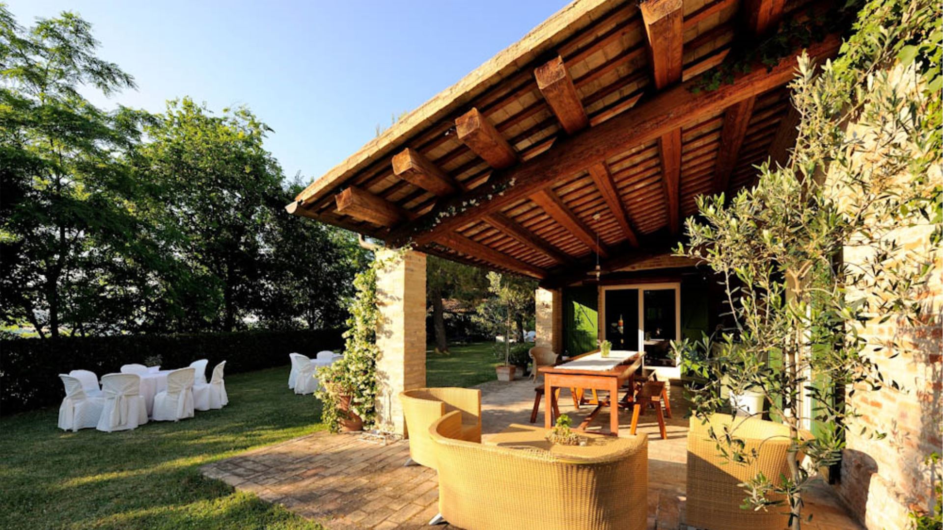 VILLA DEL TOMBOLO VILLA + CASOLARE