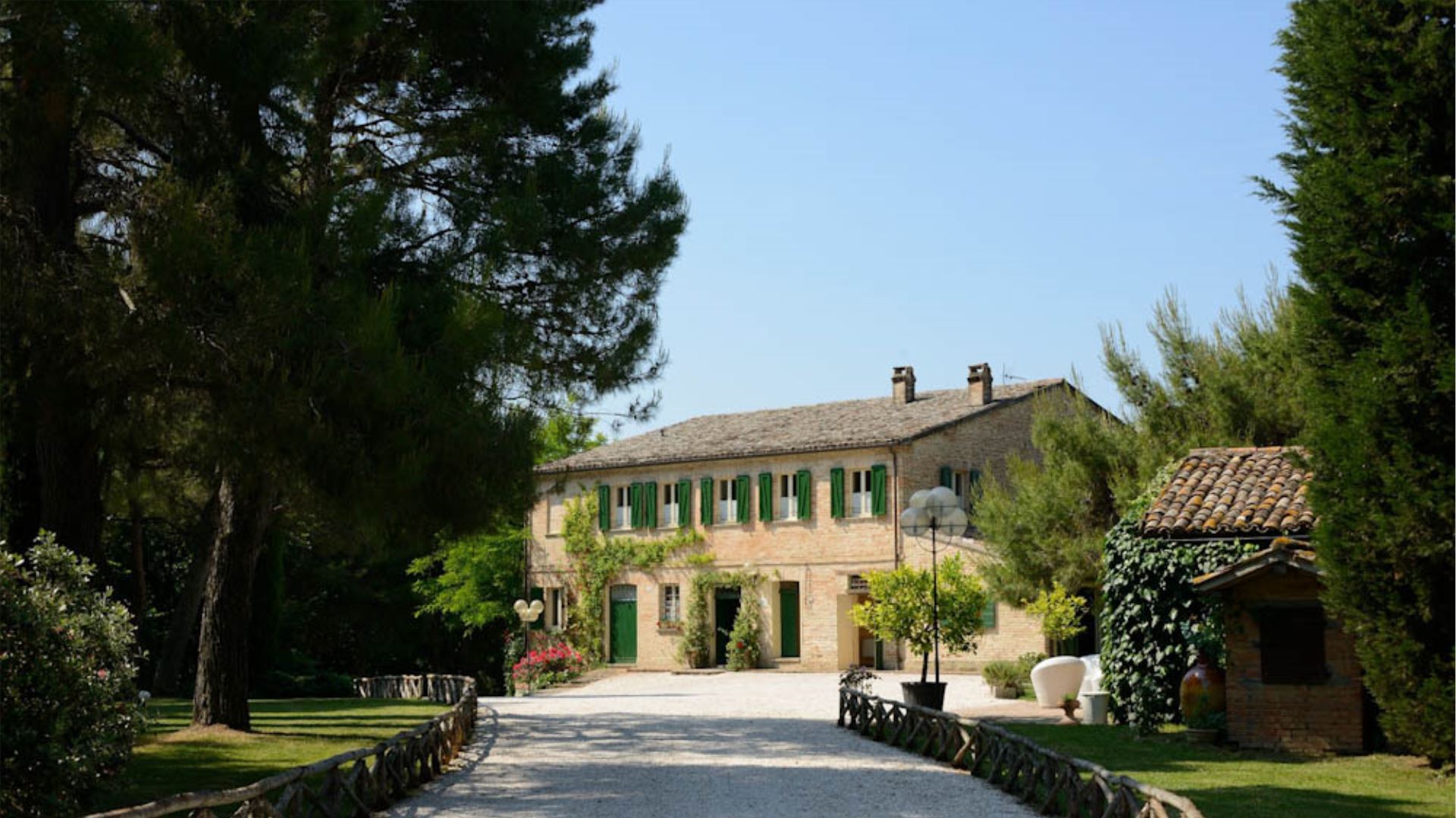 VILLA DEL TOMBOLO VILLA + CASOLARE