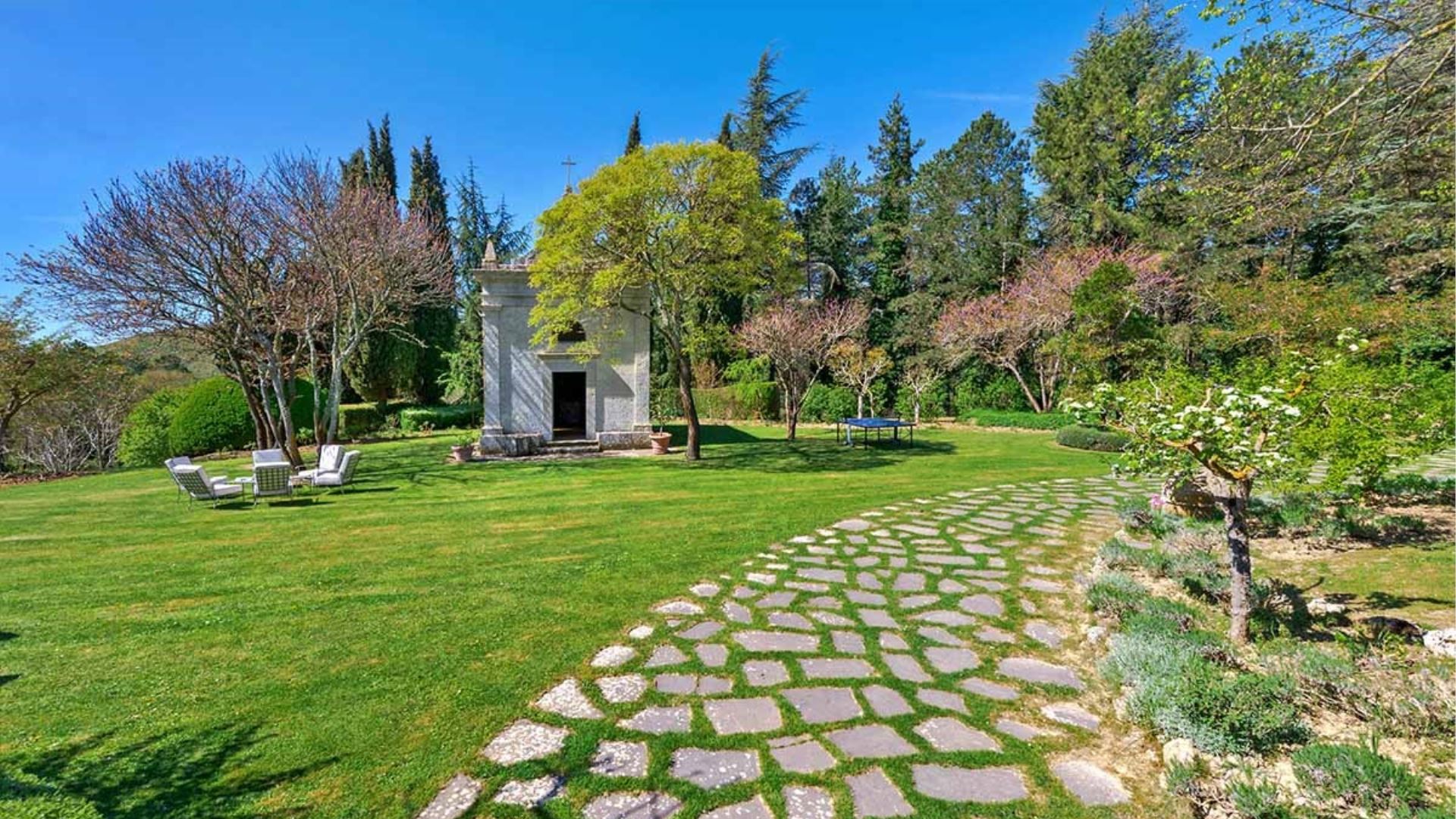 VILLA AIOLA