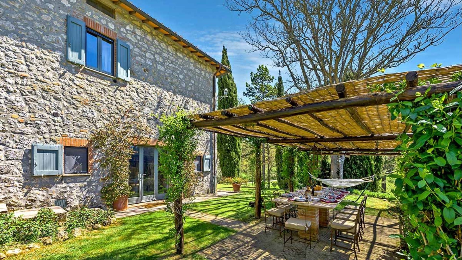 VILLA AIOLA