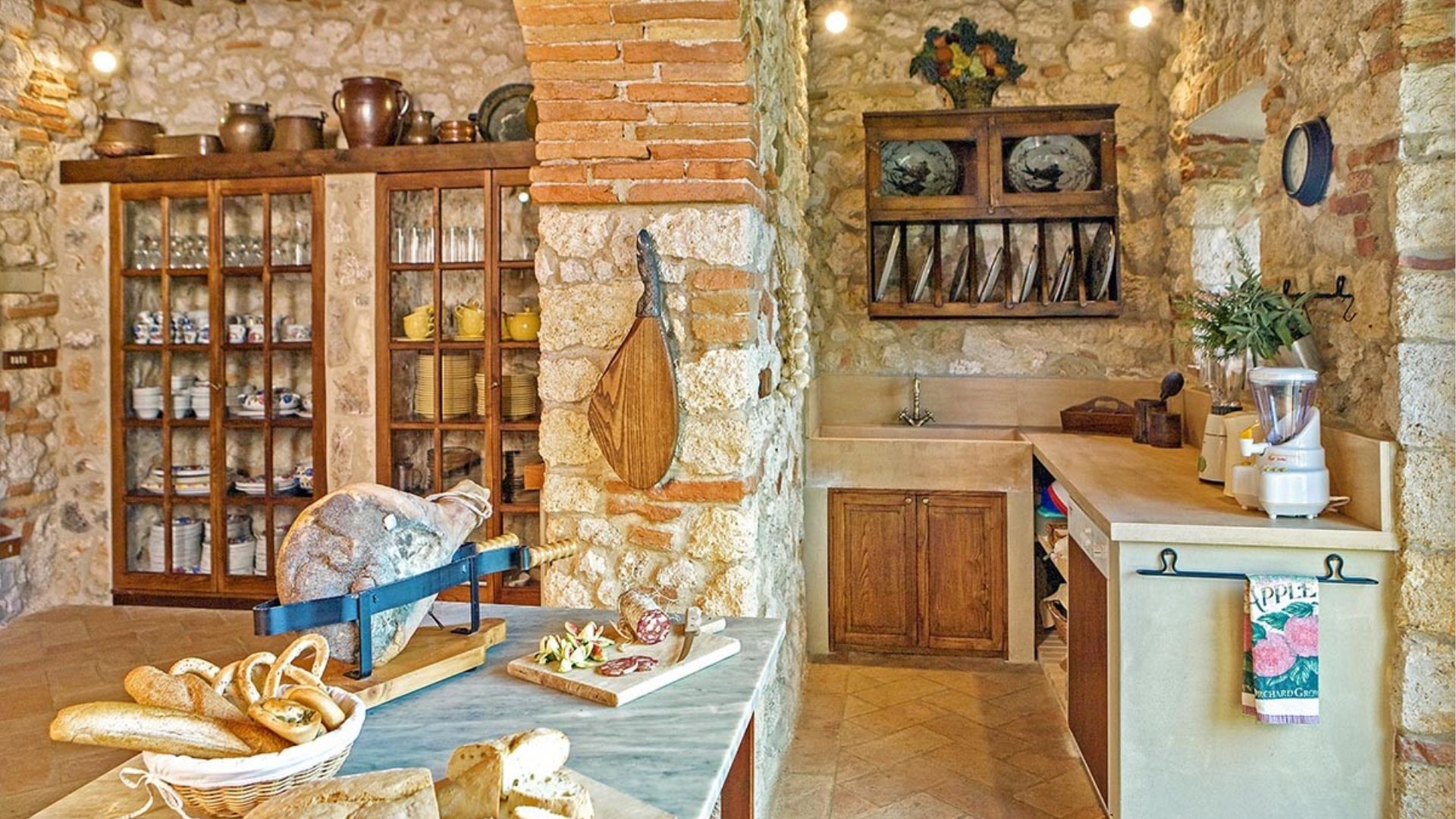 VILLA AIOLA