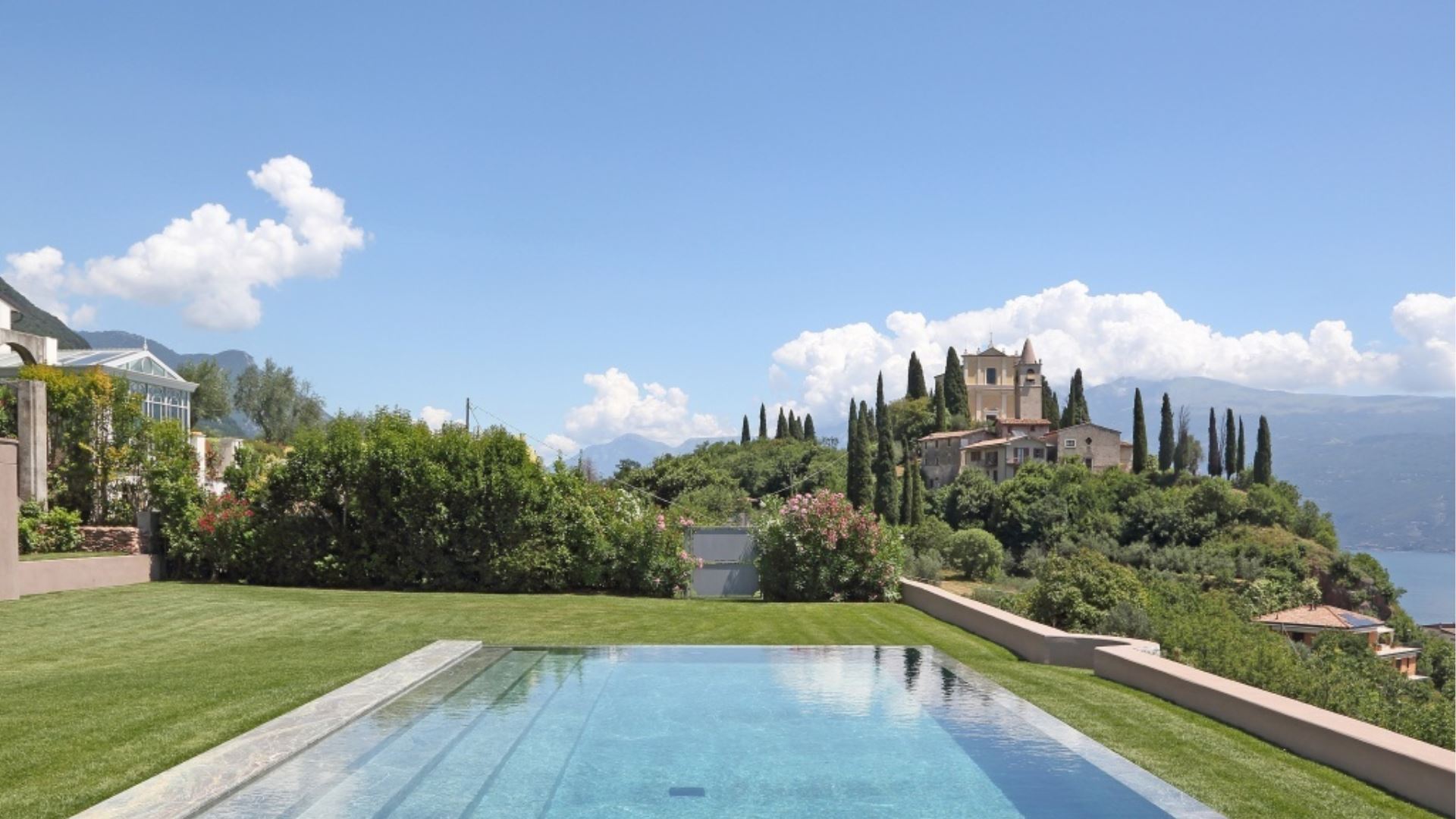 VILLA GARDA