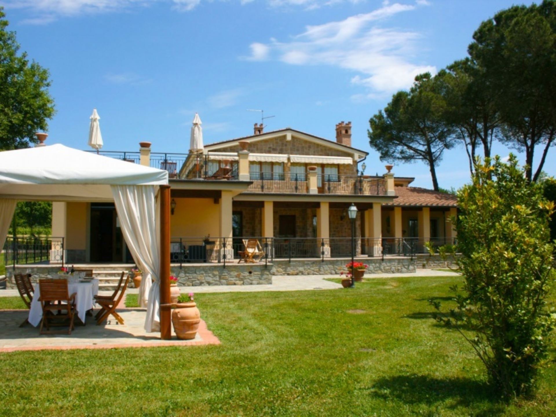 VILLA DEL PORTICO