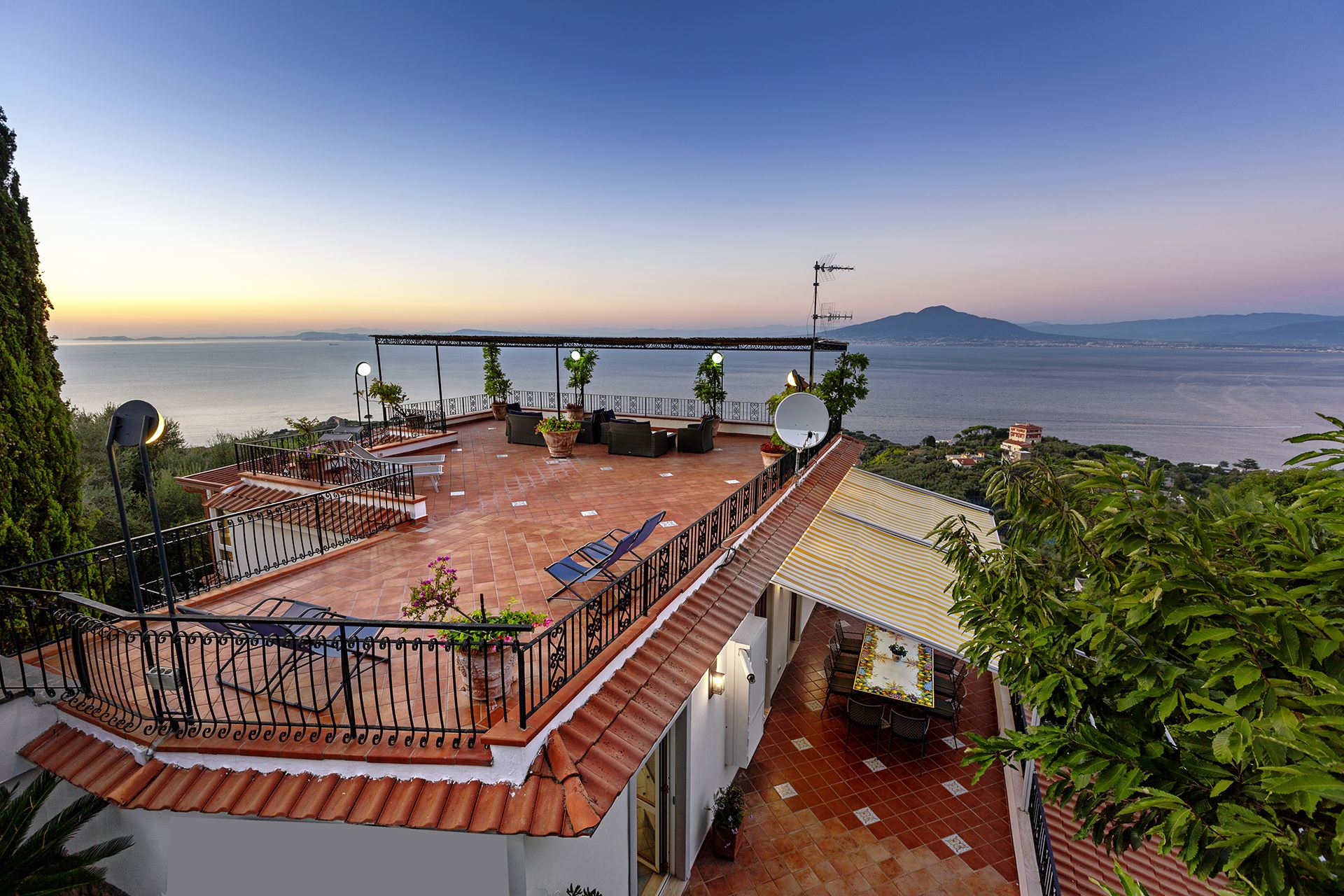 VILLA FLORA