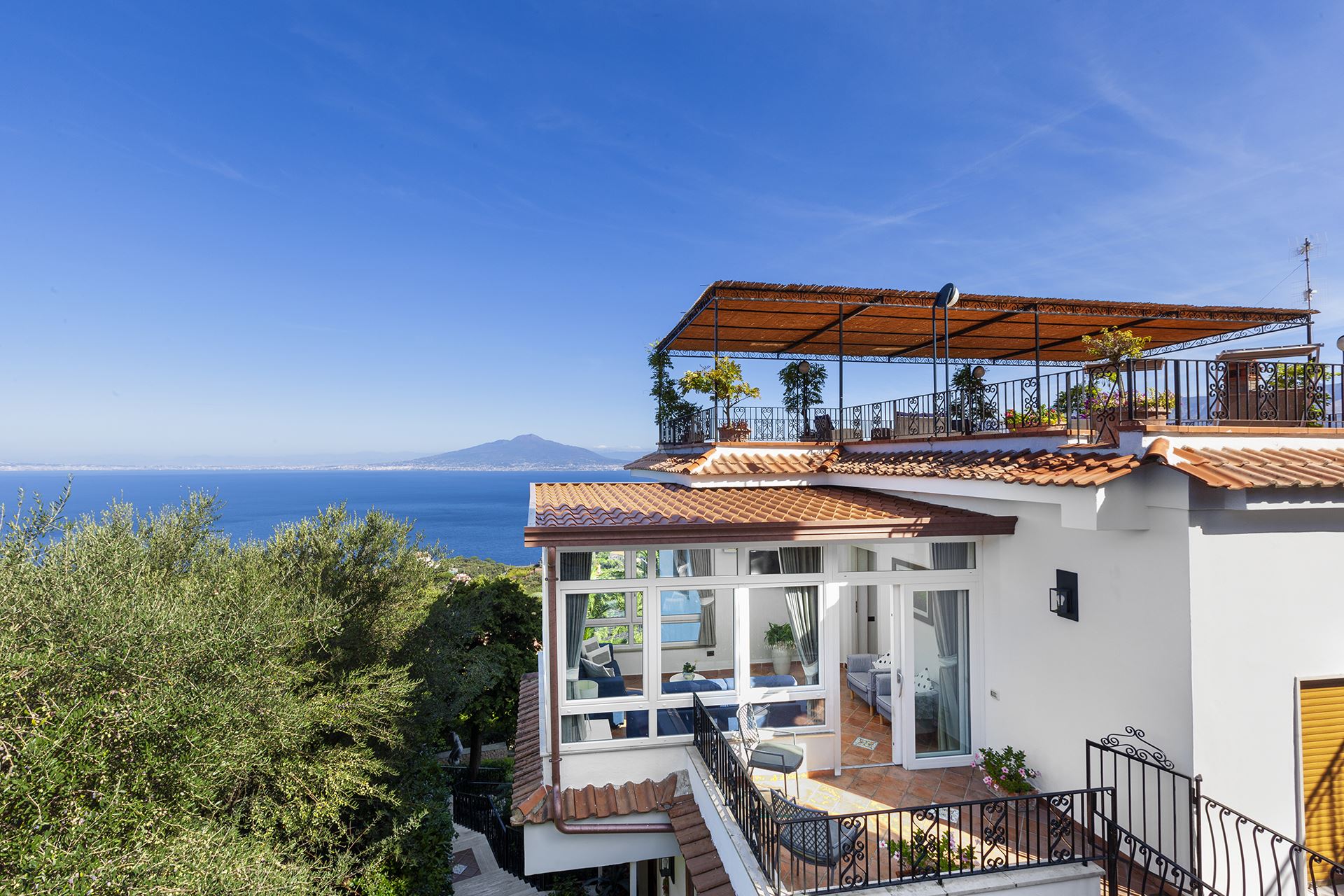 VILLA FLORA