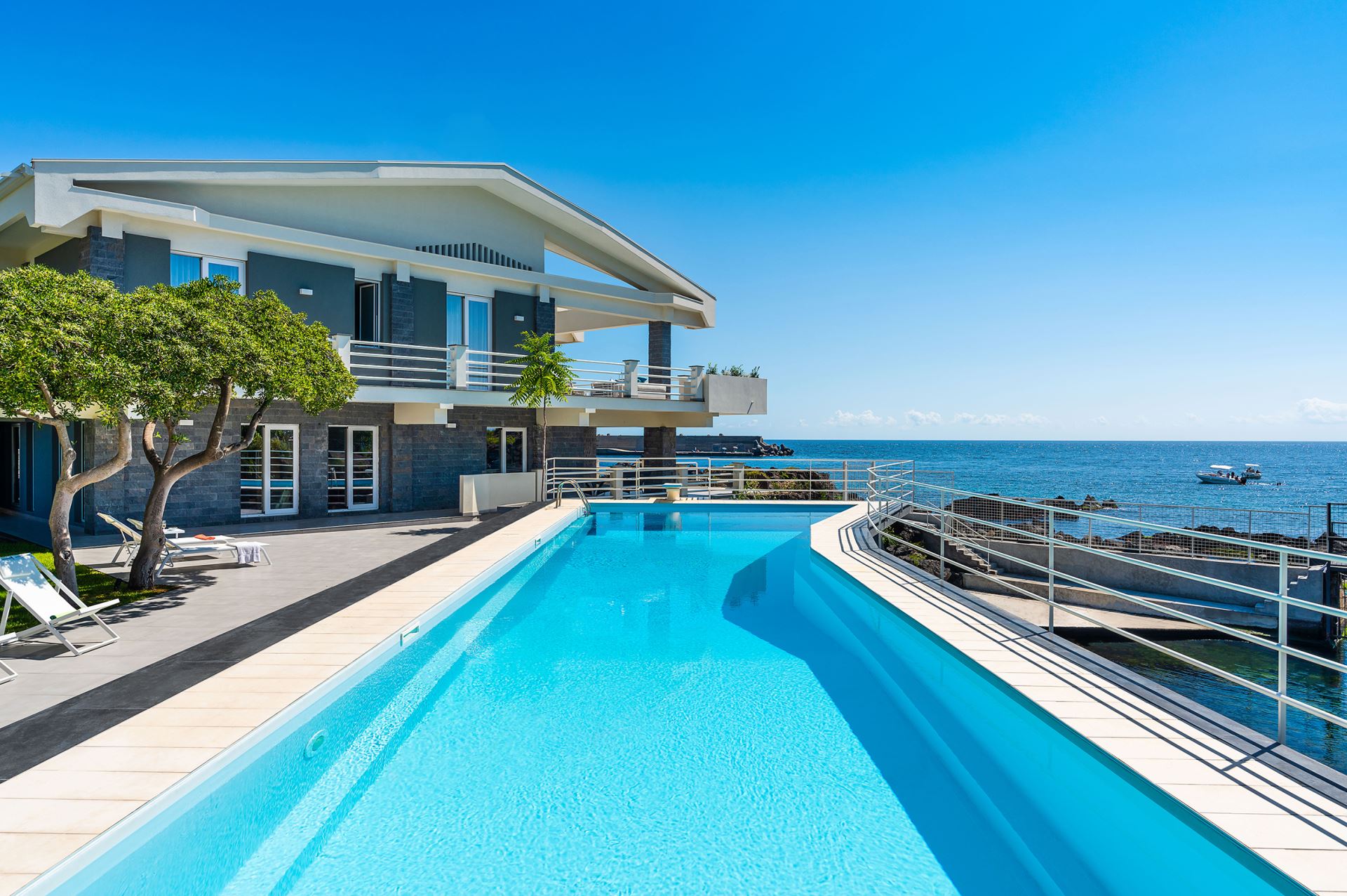 VILLA DEL FARO