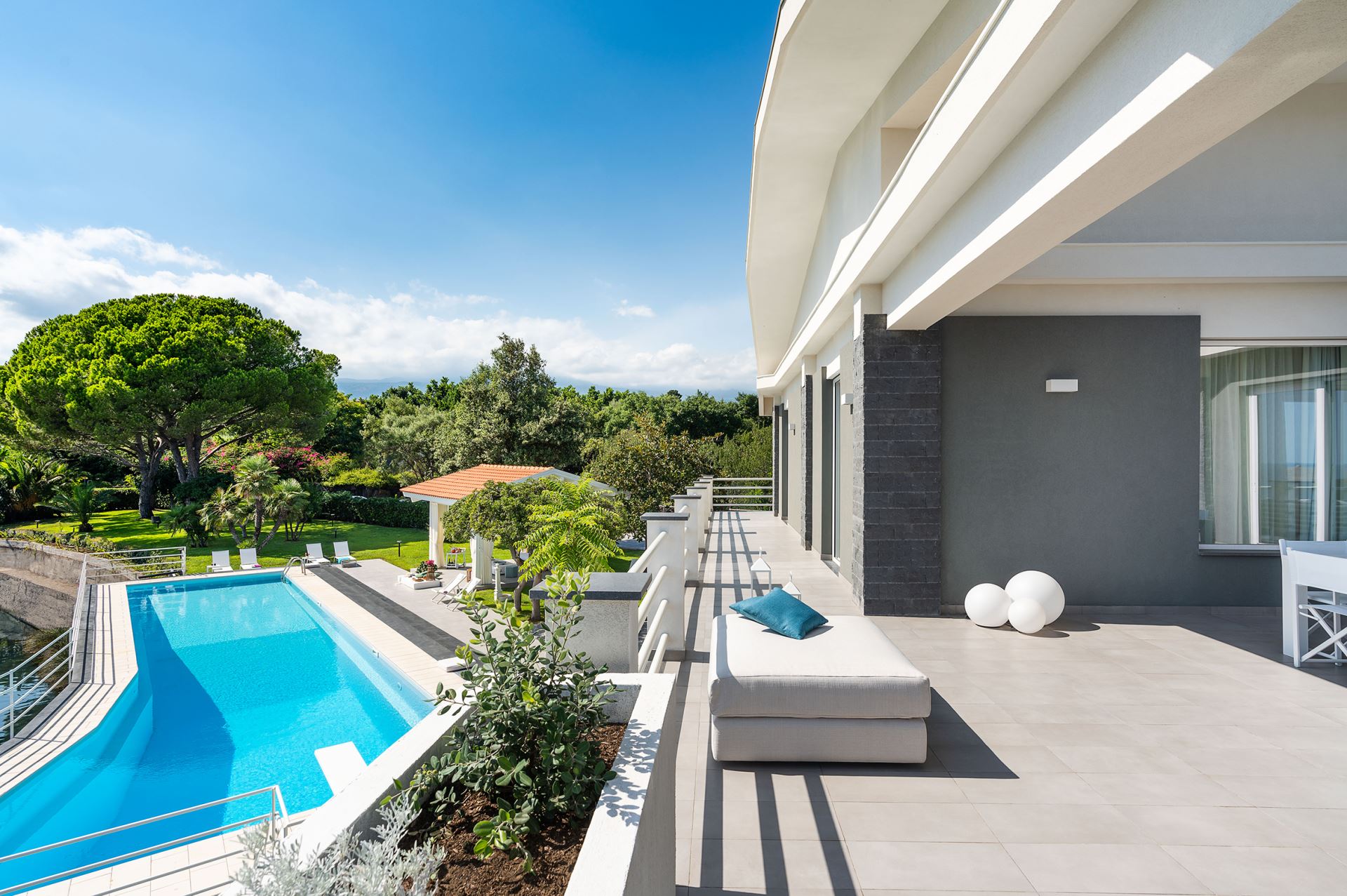 VILLA DEL FARO
