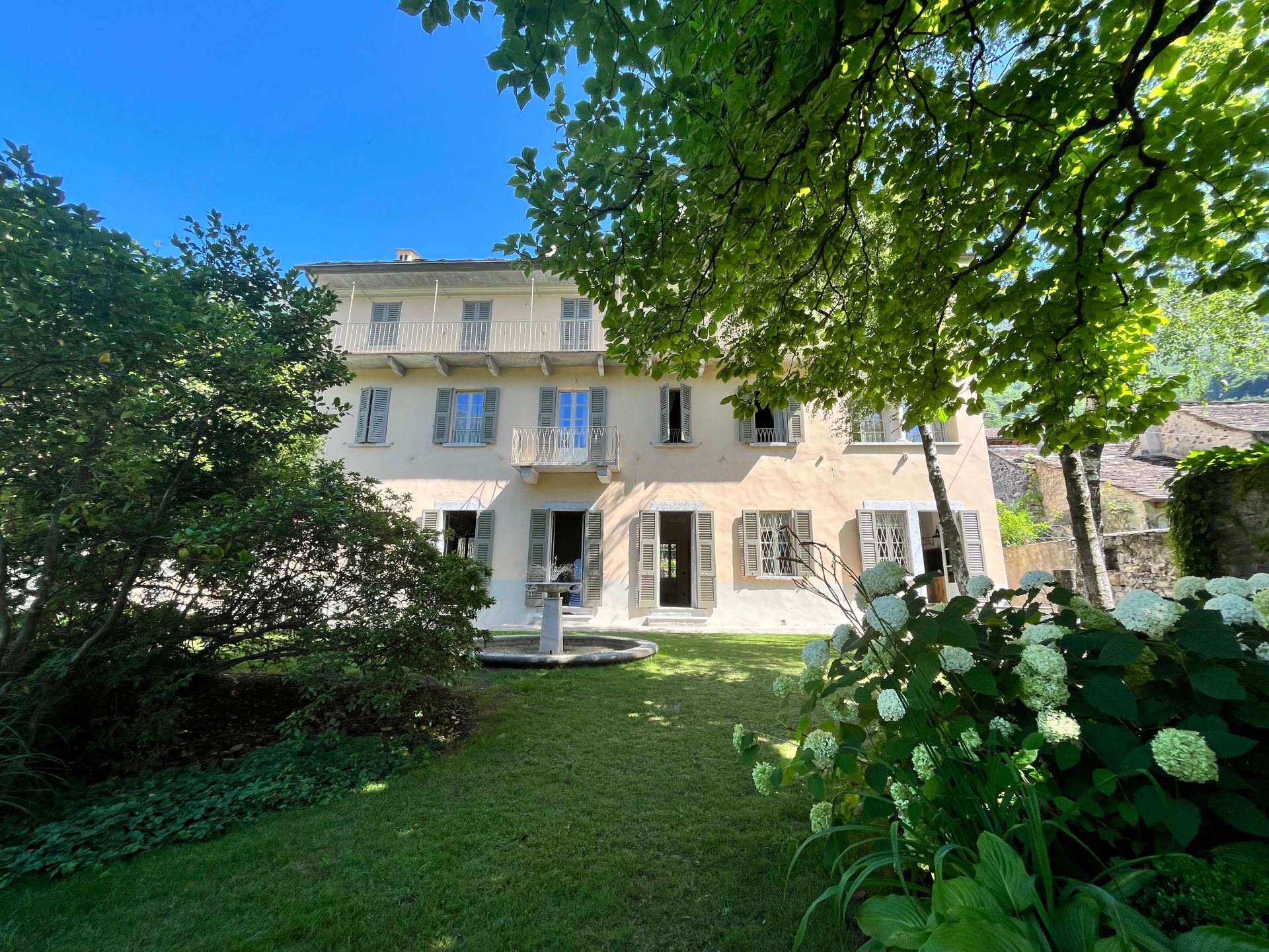 VILLA MAGGIORE