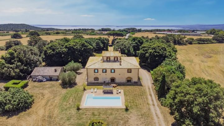 VILLA LAVINIA